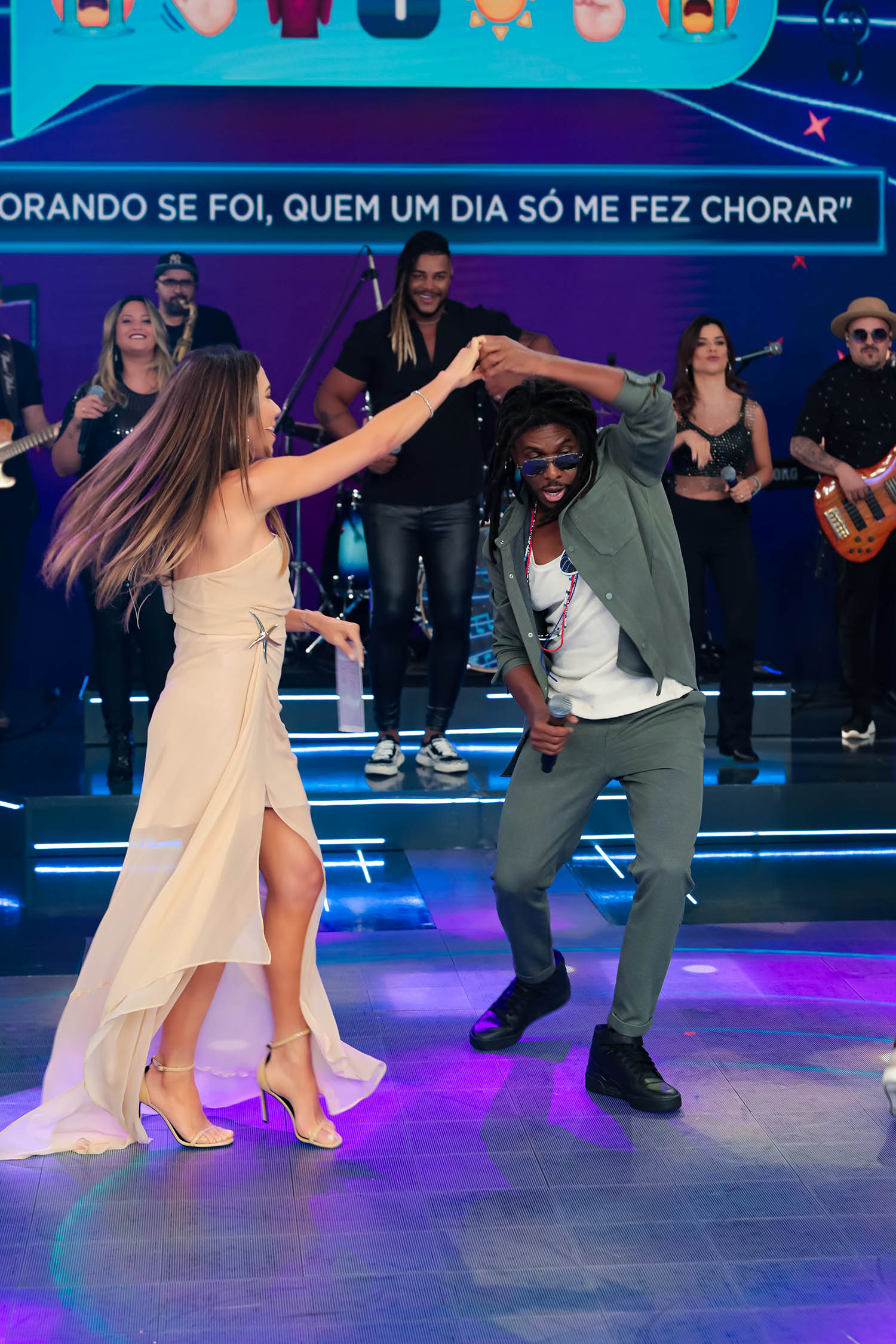 Patricia Abravanel se diverte com os convidados no Programa Silvio Santos - Foto: Gabriel Cardoso / SBT