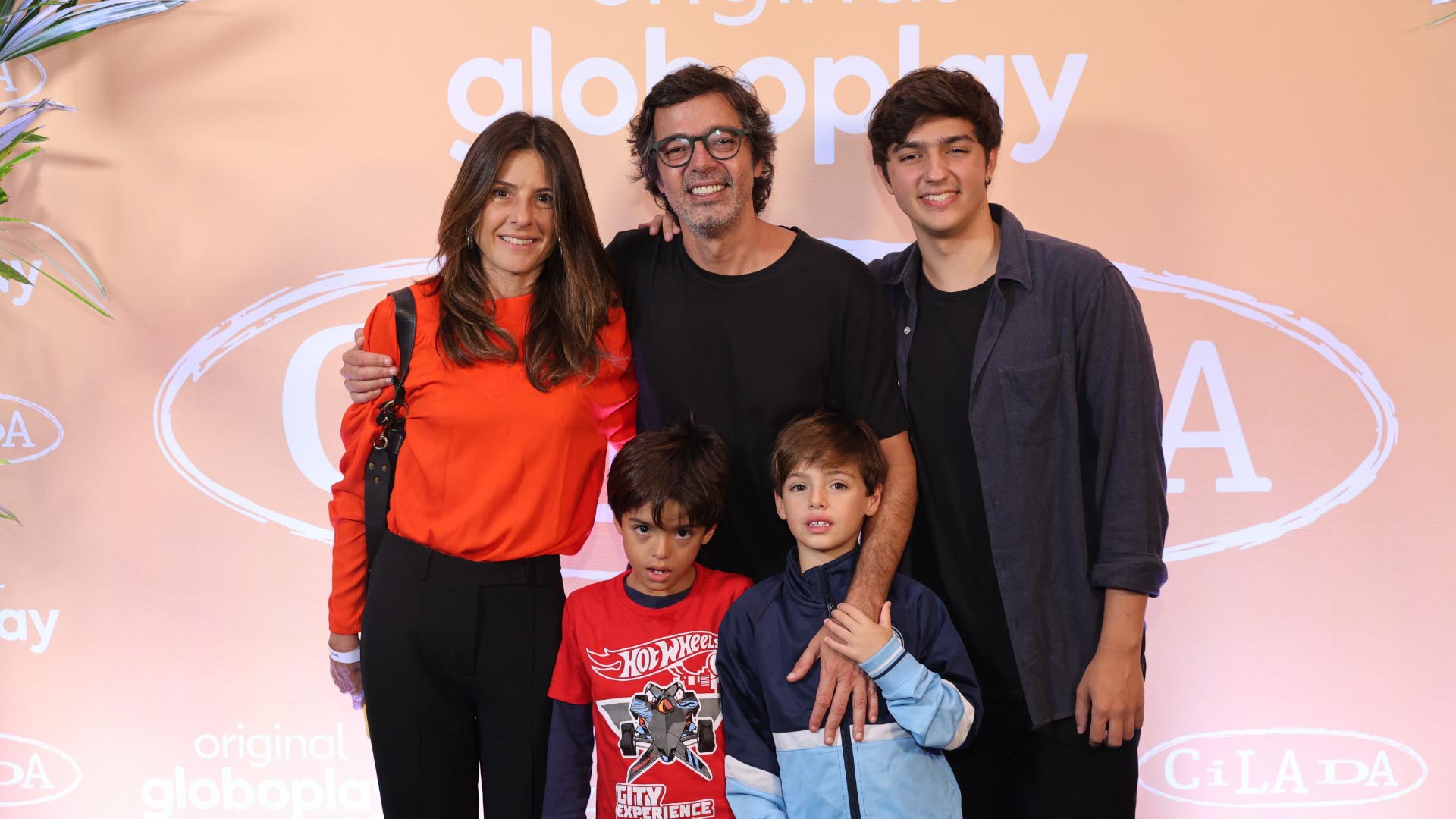 Bruno Mazzeo com a esposa e os três filhos - Foto: Daniel Pinheiro / BrazilNews