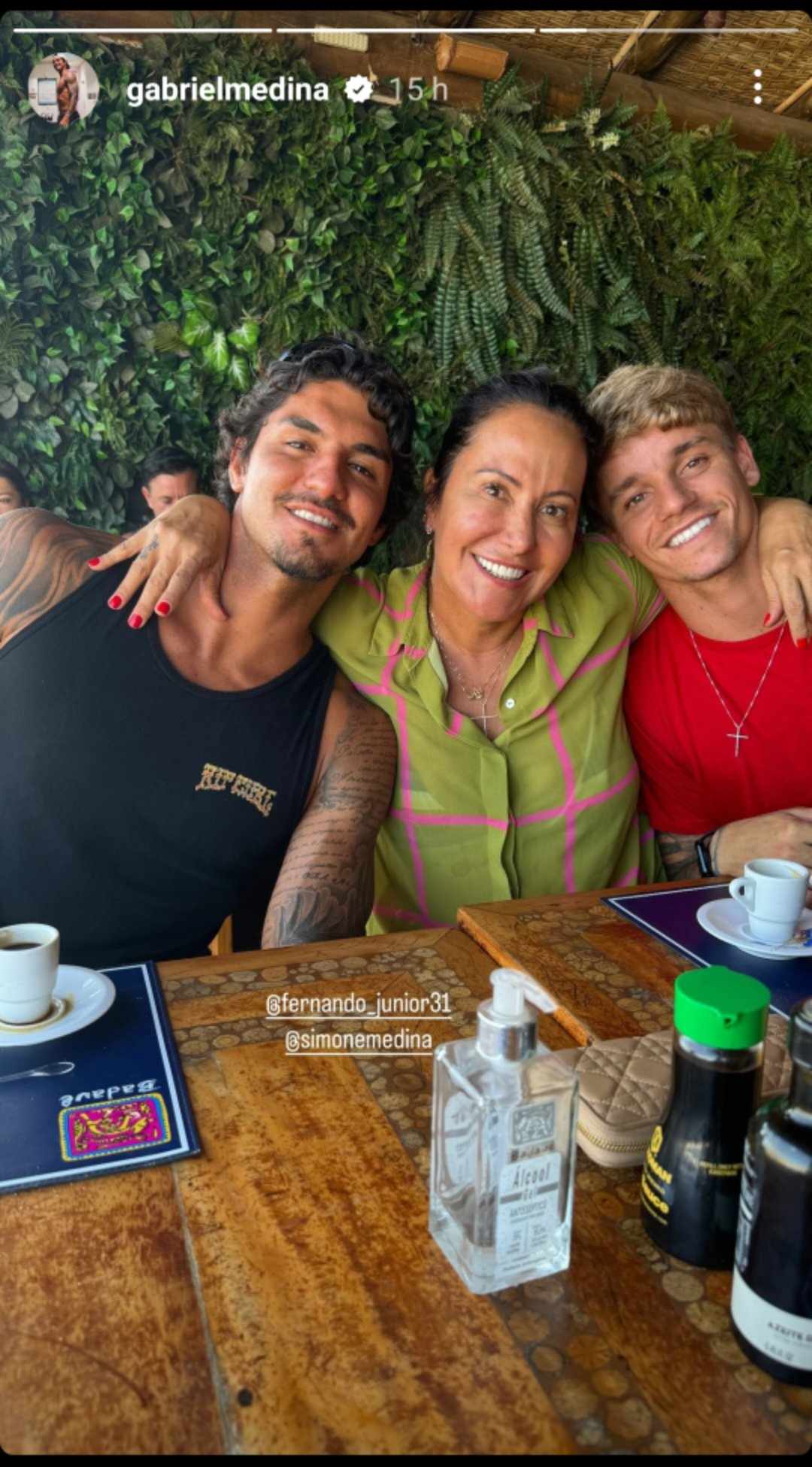 Gabriel Medina com a mãe