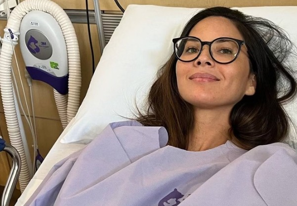 Olivia Munn revela câncer de mama