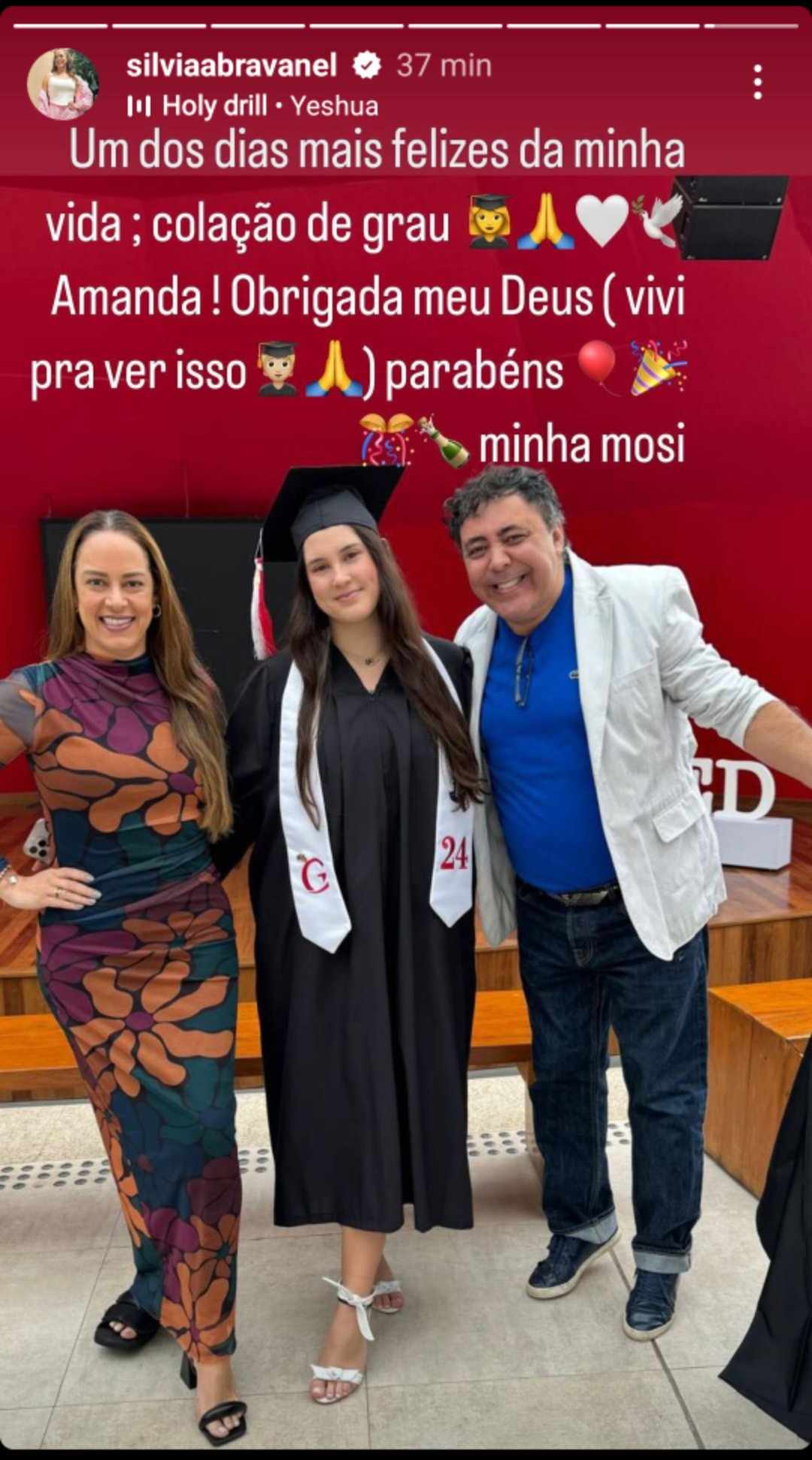 Silvia Abravanel celebra formatura da filha