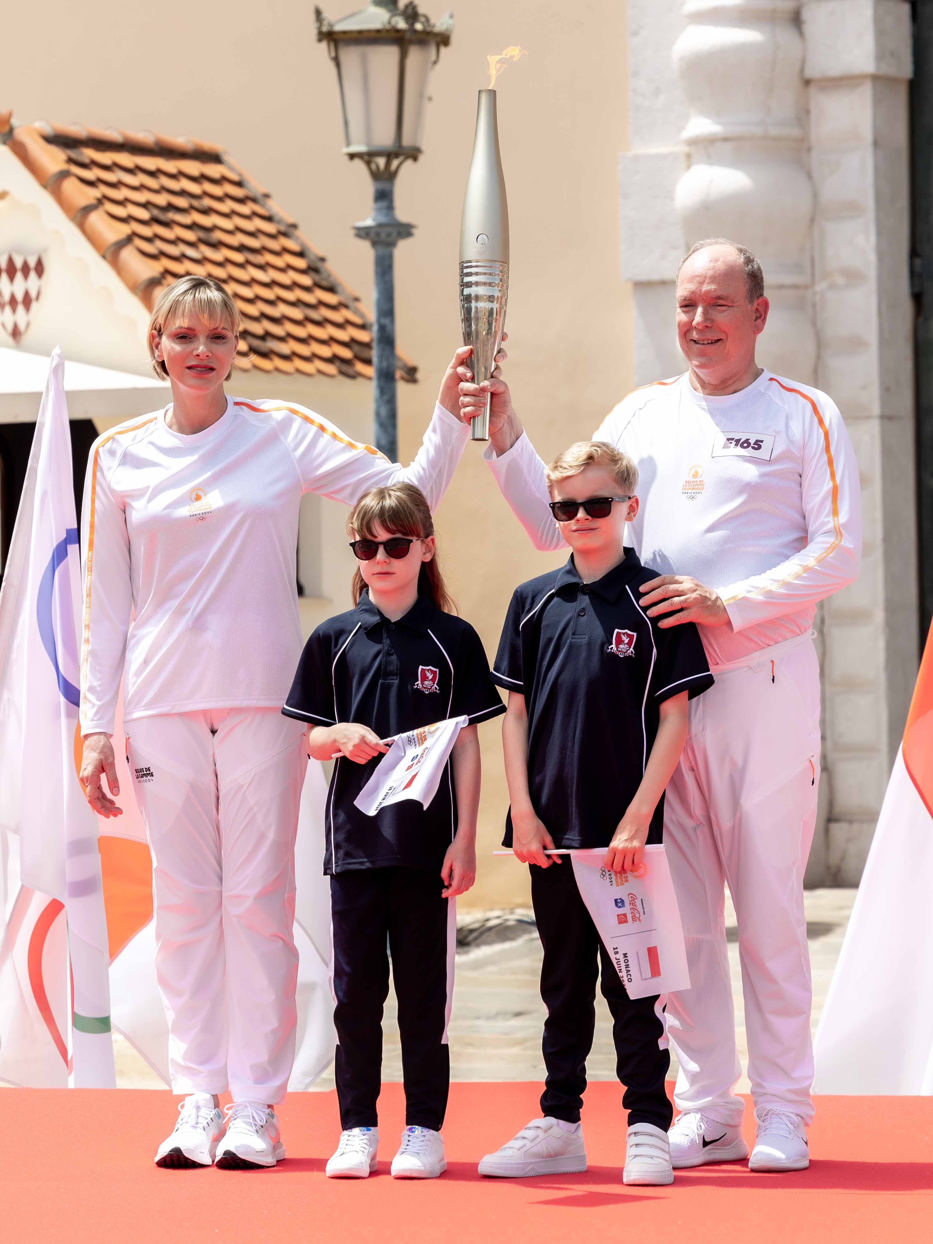 Princesa Charlene, Gabriella, Jacques e príncipe Albert II