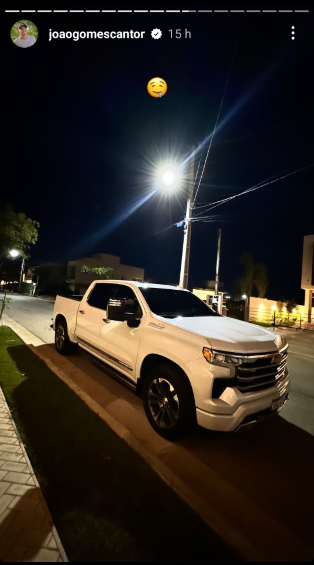 Novo carro de João Gomes