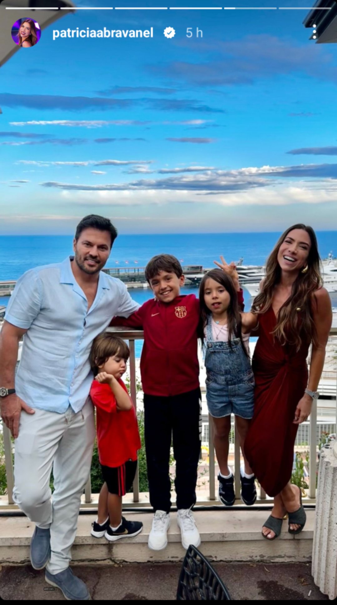 Patricia Abravanel mostra foto da família