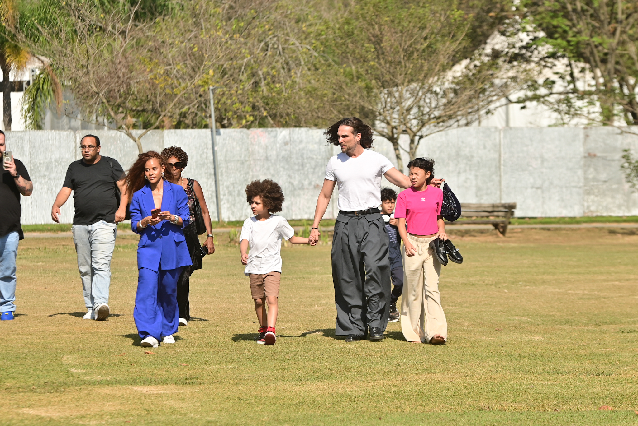 Aline Wirley e Igor Rickli com os filhos