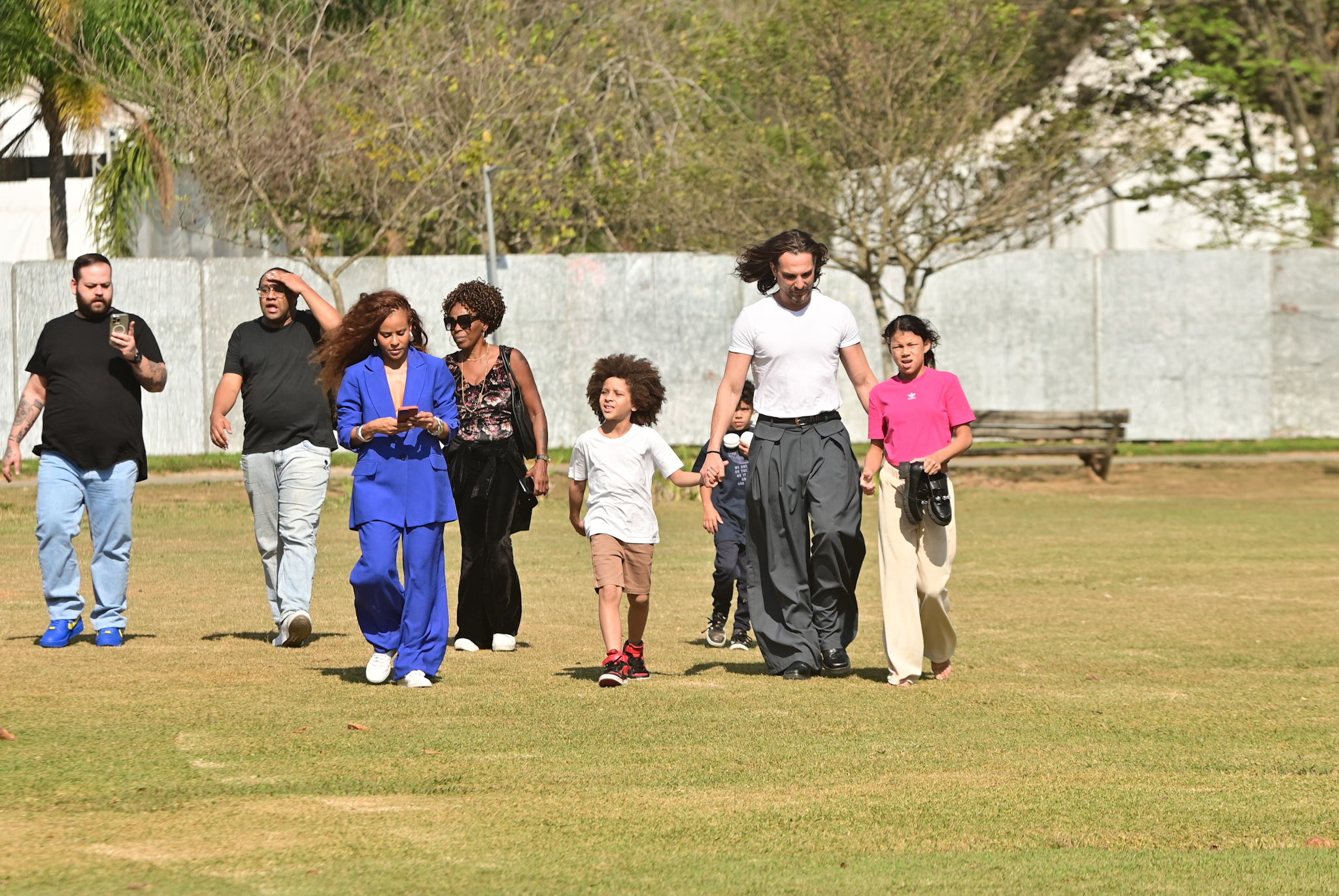 Aline Wirley e Igor Rickli com os filhos