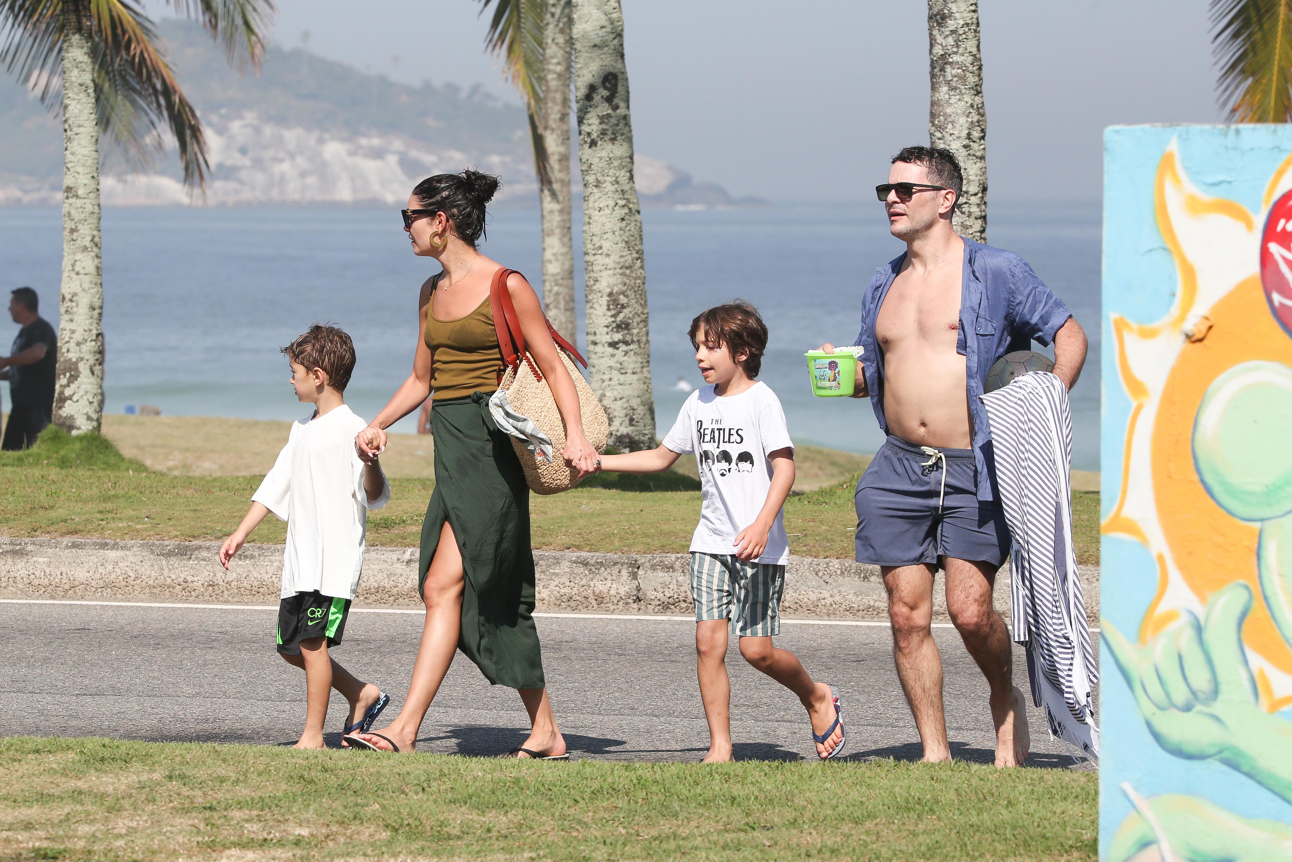 Sophie Charlotte e Daniel Oliveira com os filhos