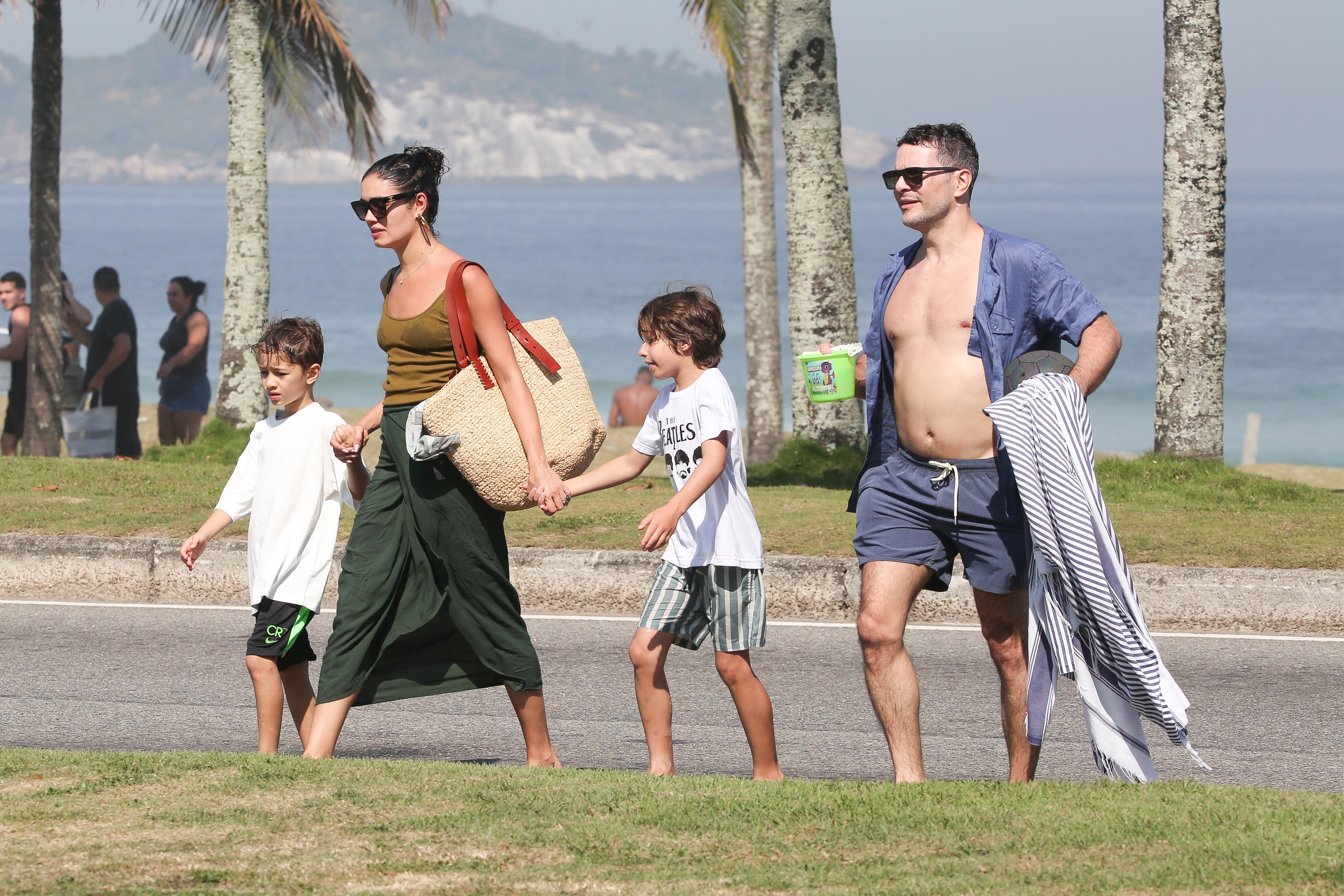 Sophie Charlotte e Daniel Oliveira são fotografados na orla do Rio de Janeiro - Foto: Dilson Silva / AgNews