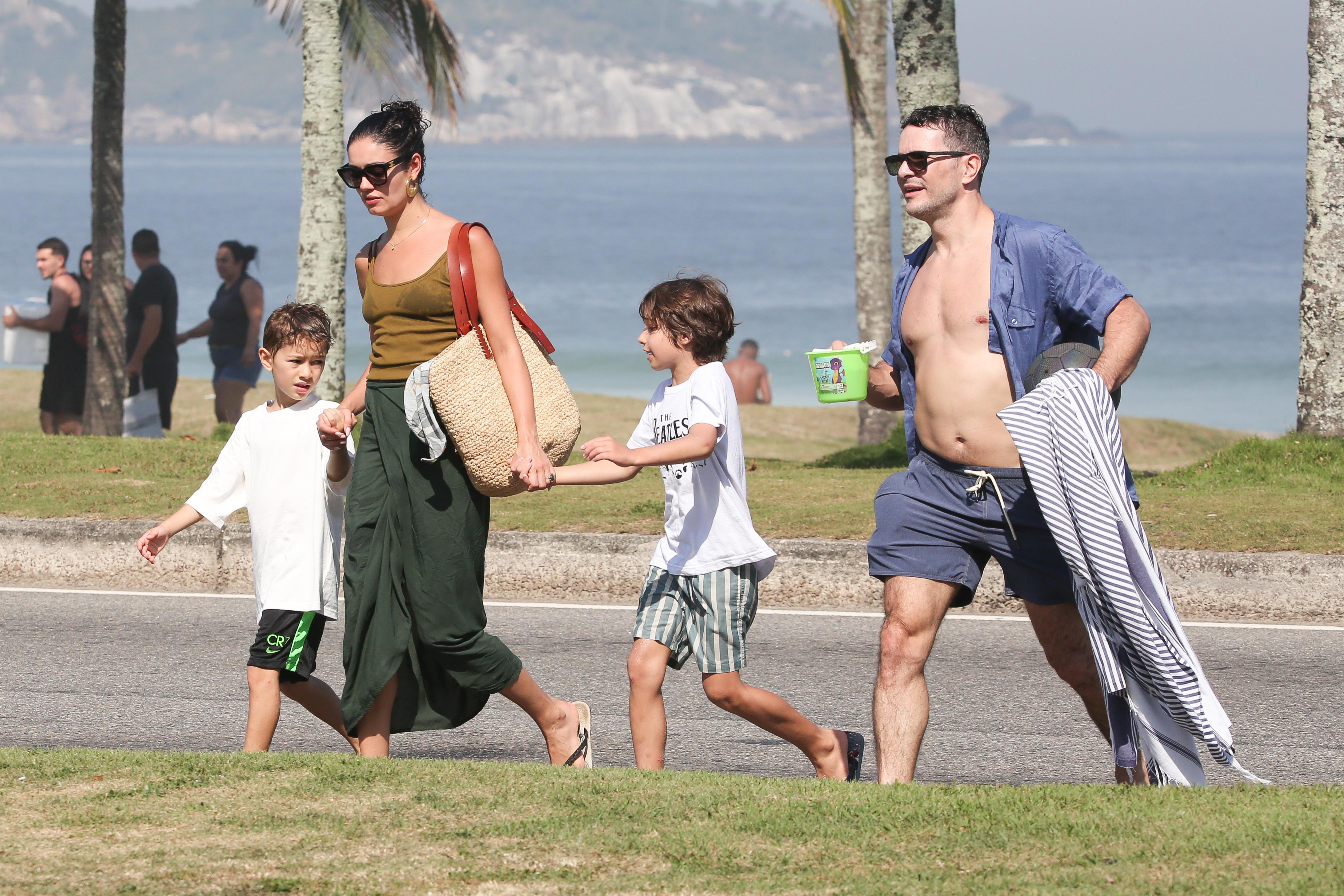 Sophie Charlotte e Daniel Oliveira com os filhos