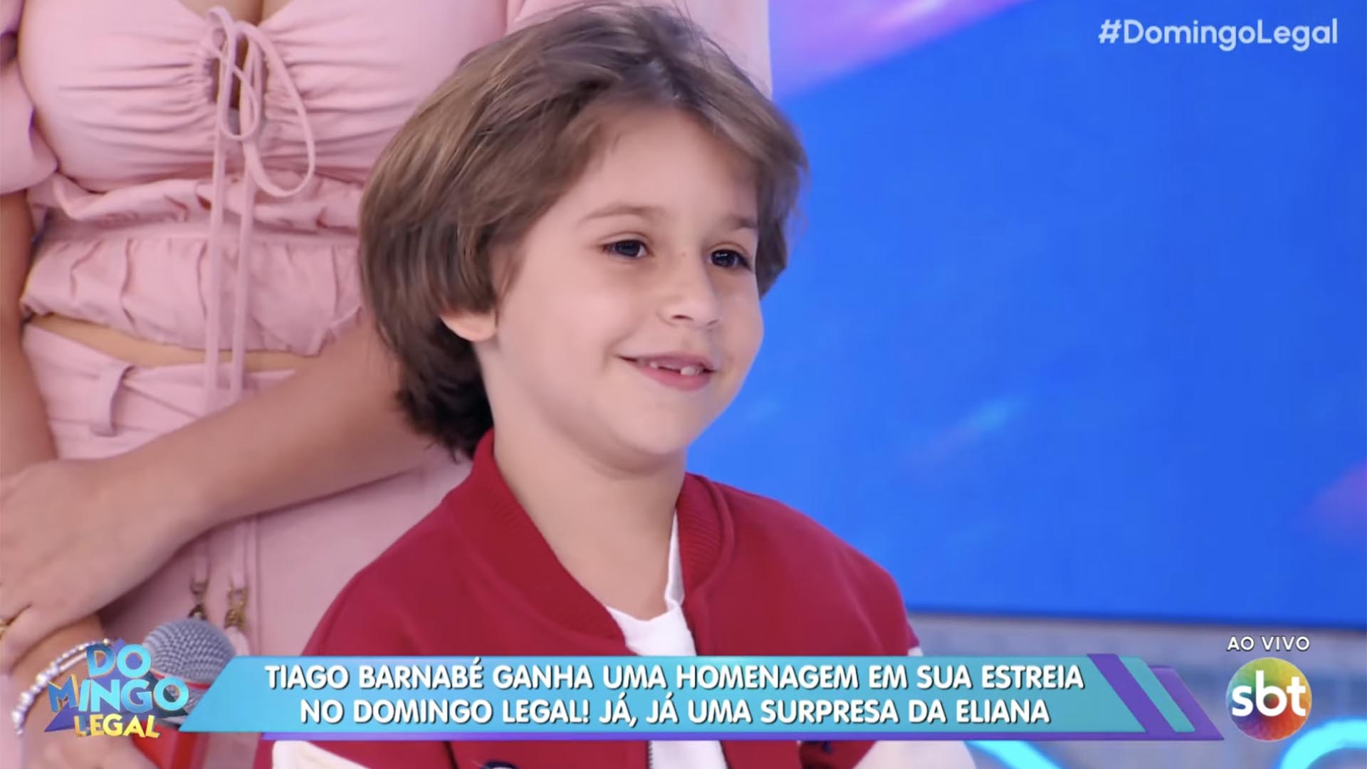 Tiago Barnabé recebe o filho no Domingo Legal