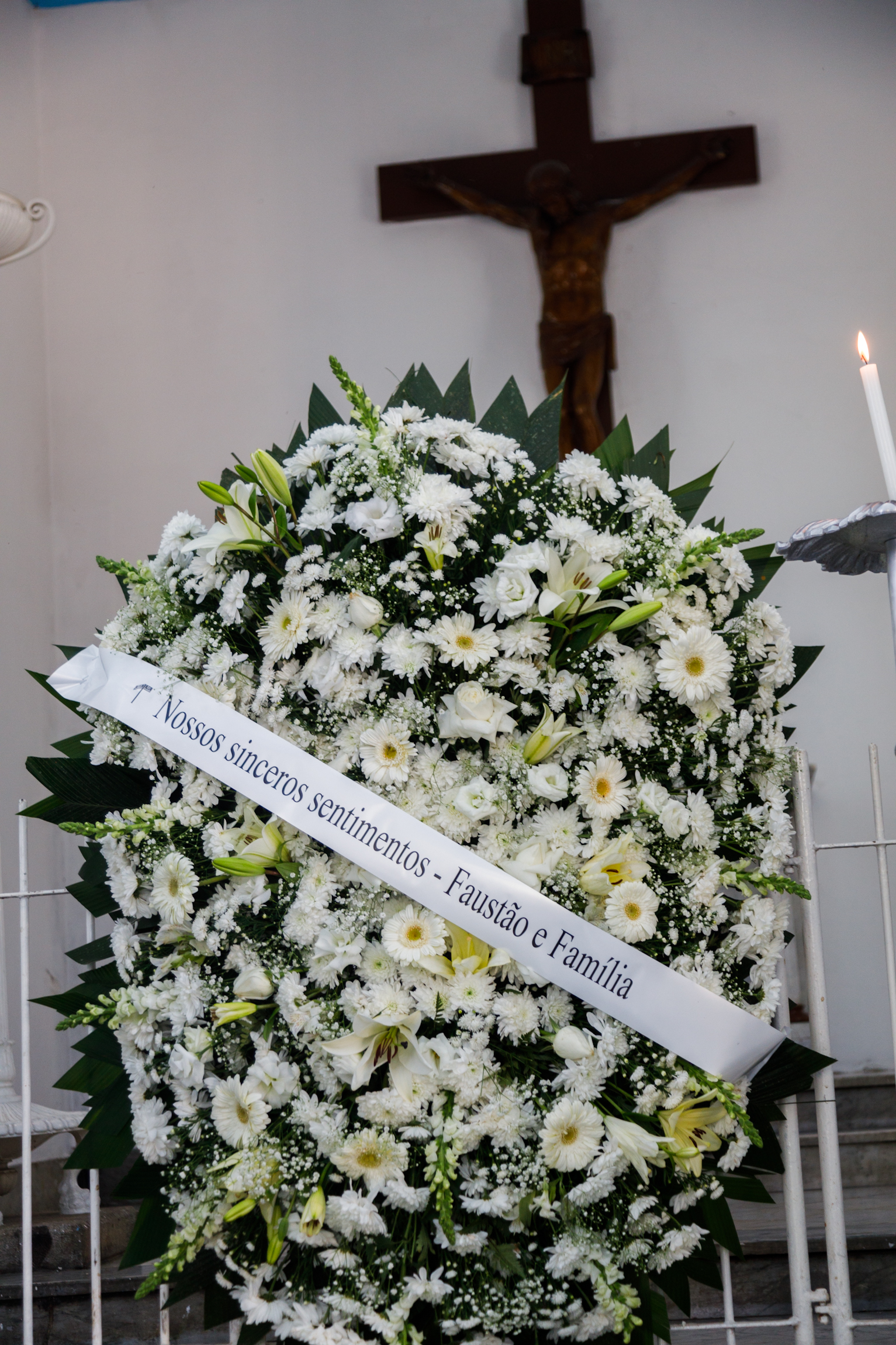 Coroa de flores da família de Faustão no velório de Caçulinha - Foto: Patrícia Devoraes/Brazil News