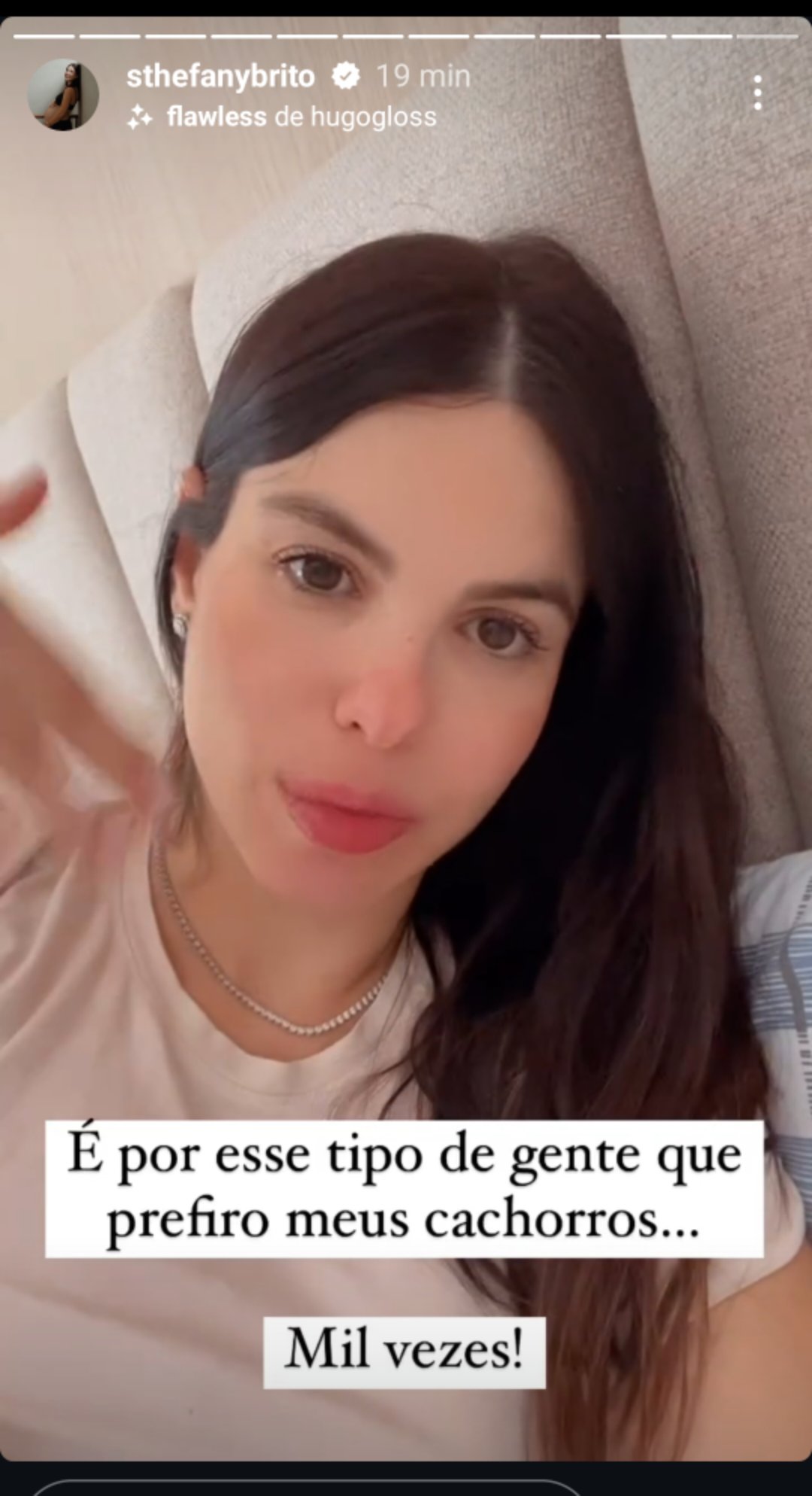 Sthefany Brito fica indignada com comentário