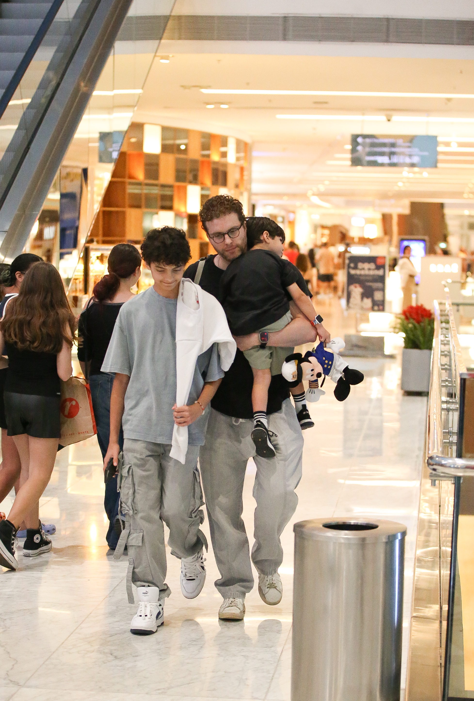 Thiago Fragoso curte passeio com os filhos - Foto: Edson Douglas / AgNews