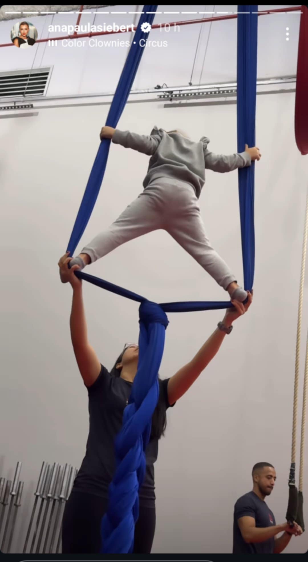 Ana Paula Siebert impressiona ao mostrar Vicky Justus na aula de circo