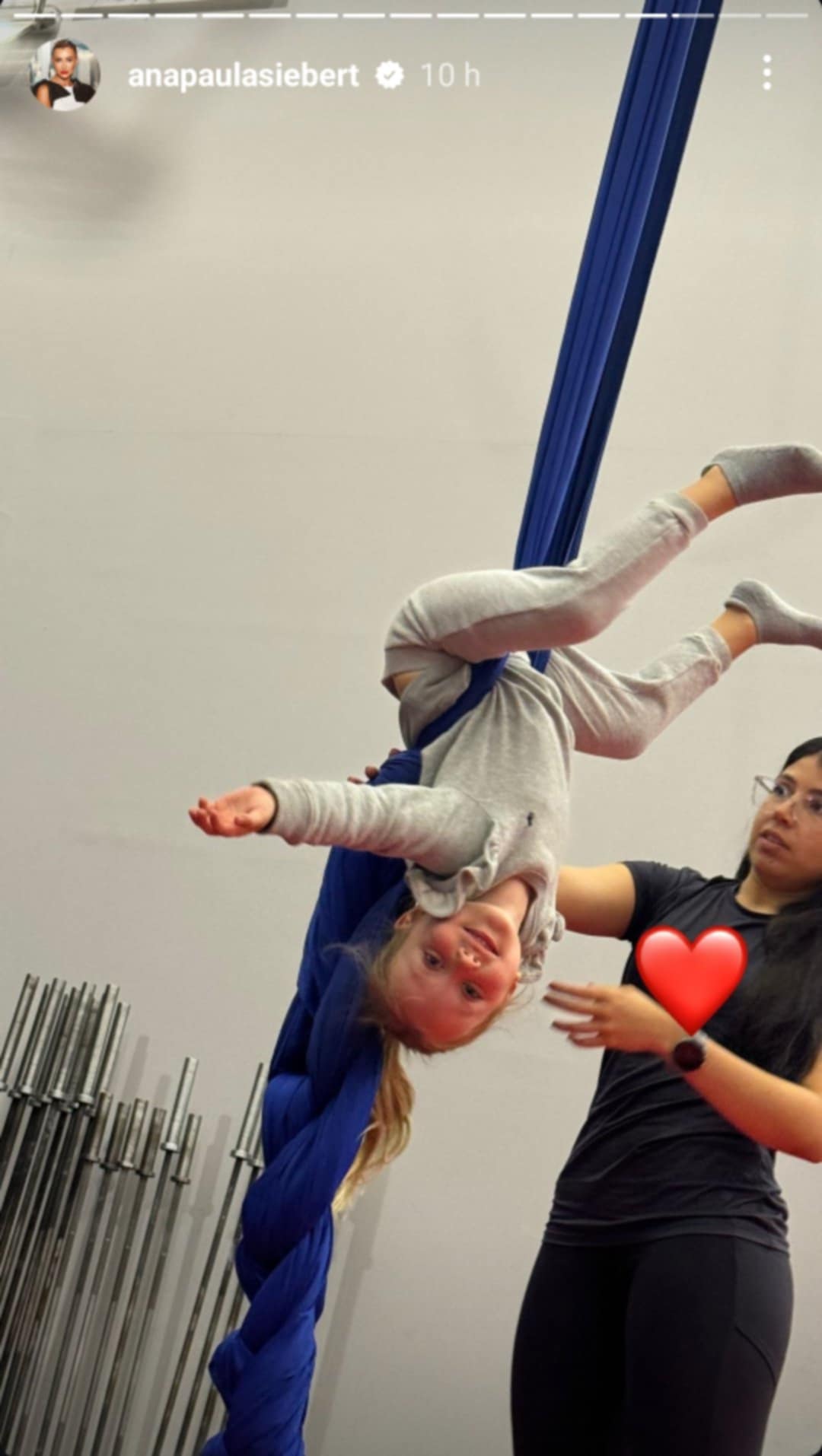 Ana Paula Siebert impressiona ao mostrar Vicky Justus na aula de circo