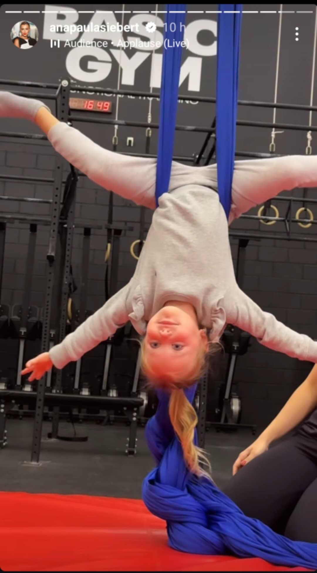 Ana Paula Siebert impressiona ao mostrar Vicky Justus na aula de circo