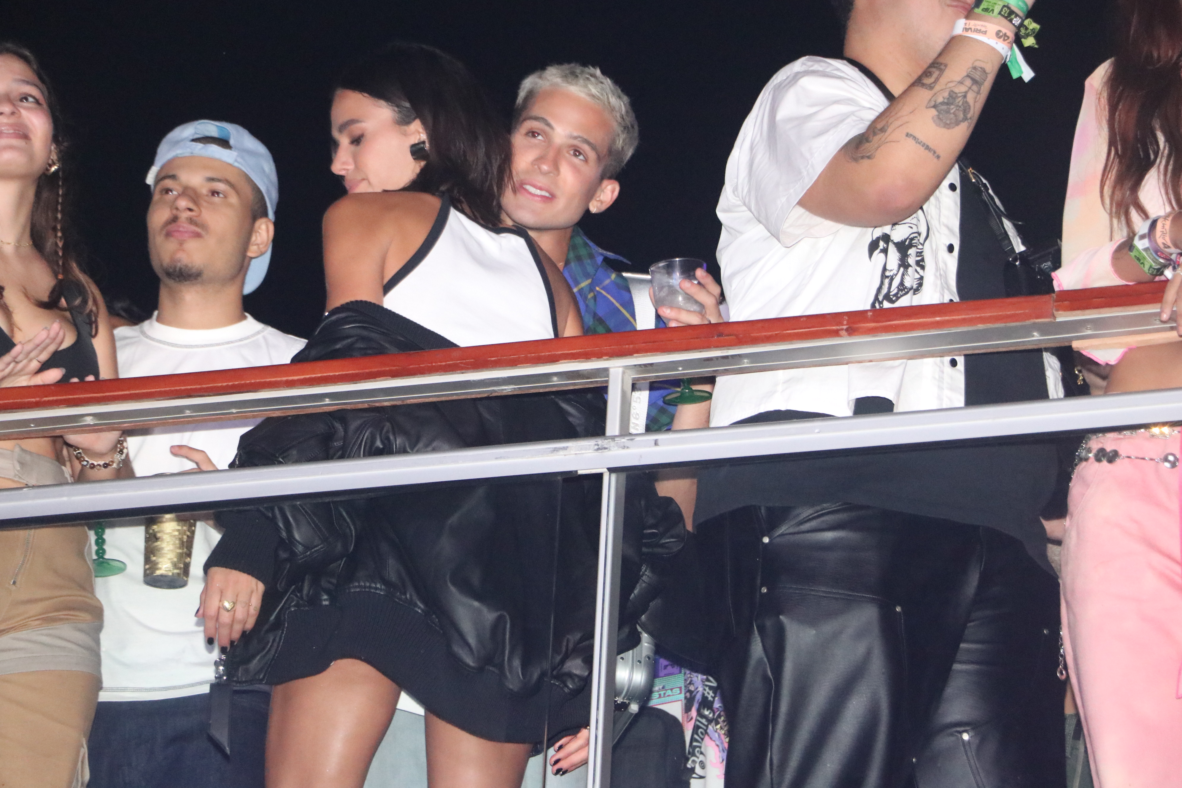 Bruna Marquezine e João Guilherme curtem show no Rock In Rio