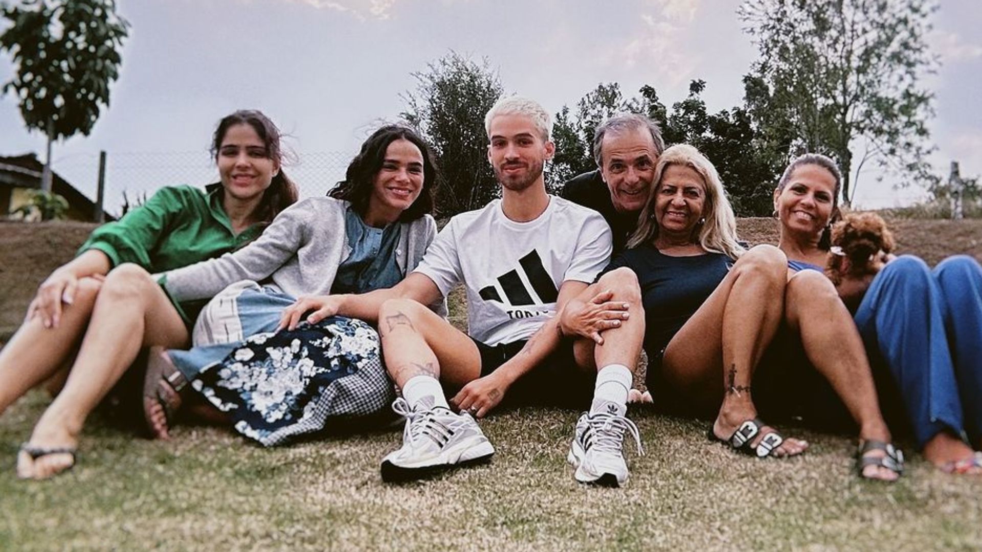 Bruna Marquezine surge em fotos de família de João Guilherme - Reprodução / Instagram