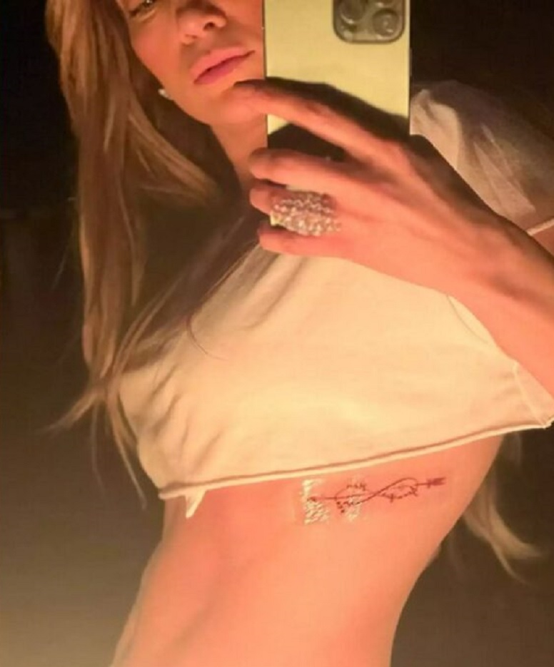 Jennifer Lopez tatuagem