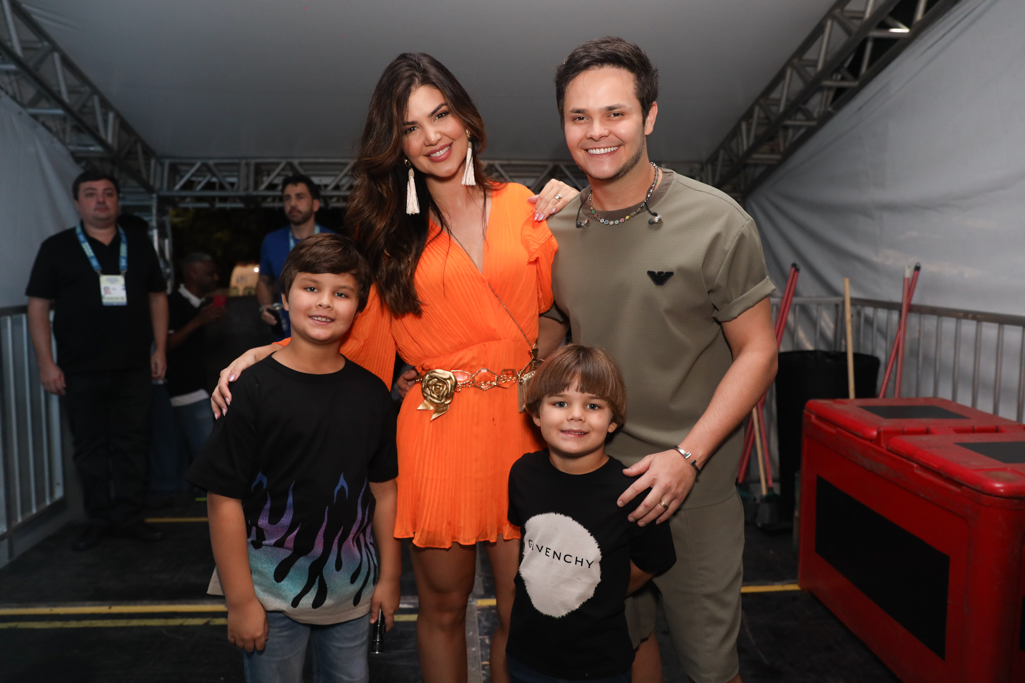 Matheus com os filhos e a esposa - Foto: Lucas Ramos /Brazil News