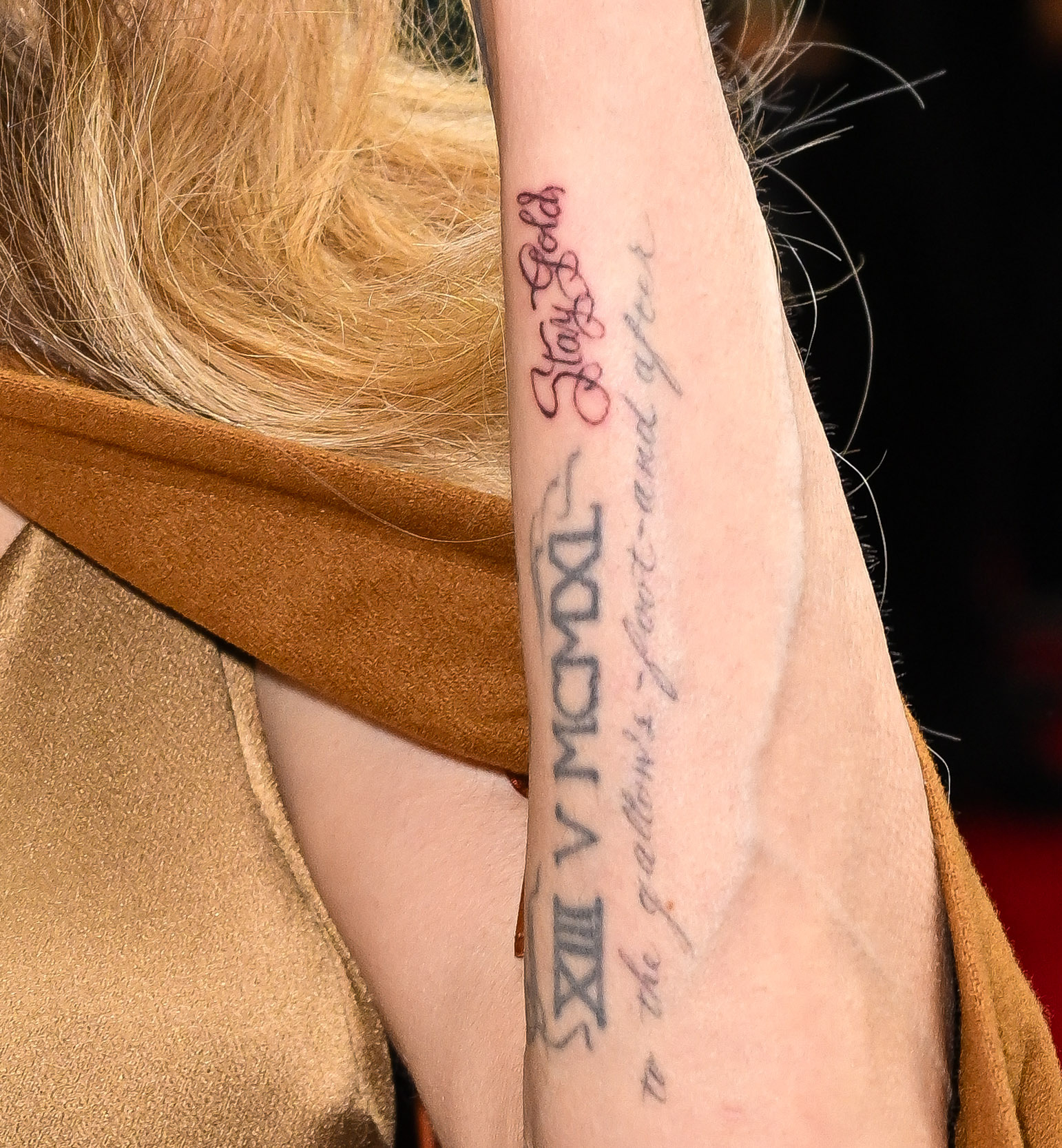 Nova tatuagem de Angelina Jolie - Foto: Getty Images