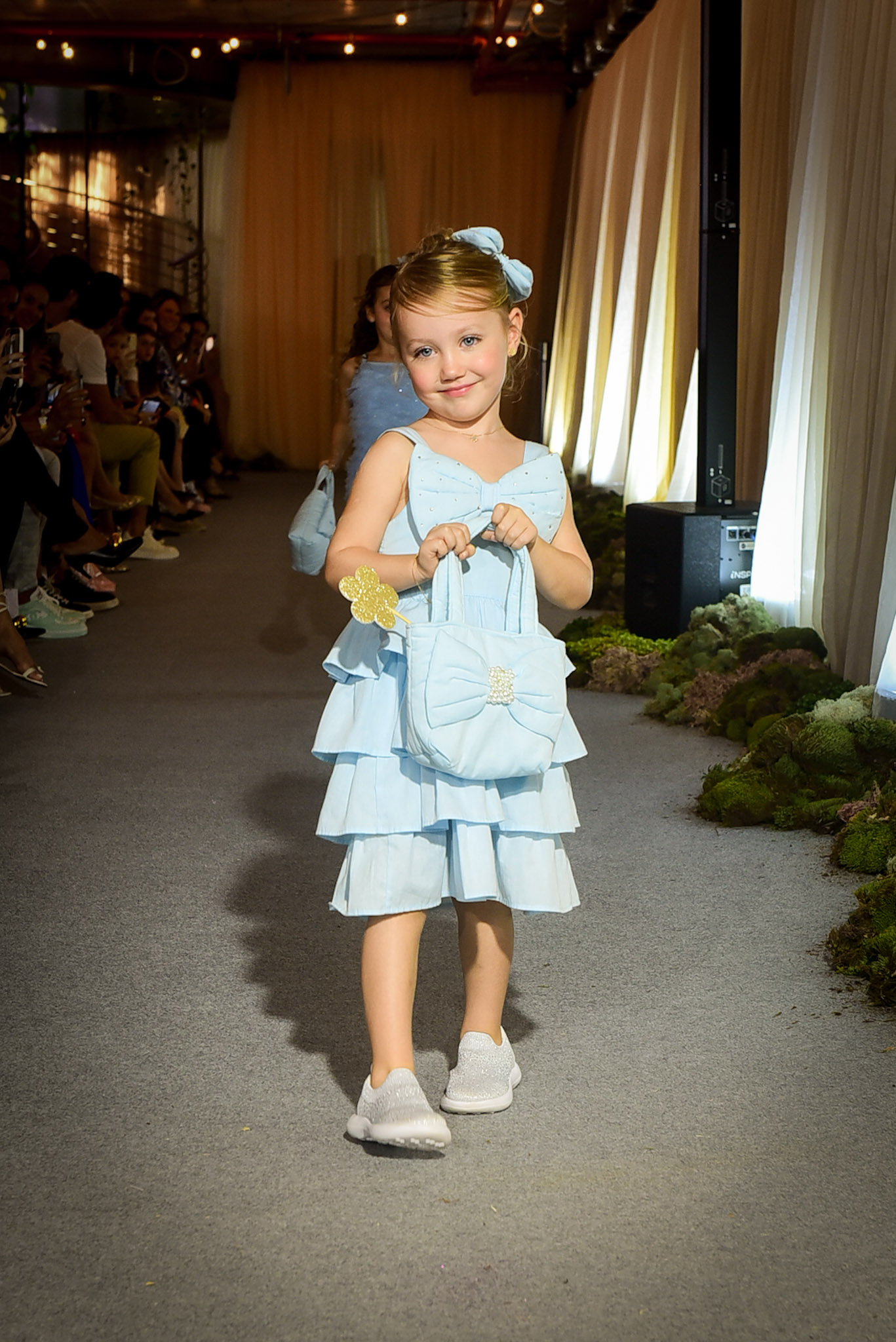 Roberto Justus e Ana Paula Siebert acompanham o desfile de Vicky - Foto: Andy Santana / Brazil News