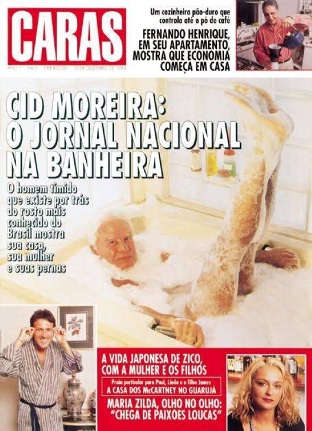 Cid Moreira posou de pernas para o ar em banheira em capa da CARAS