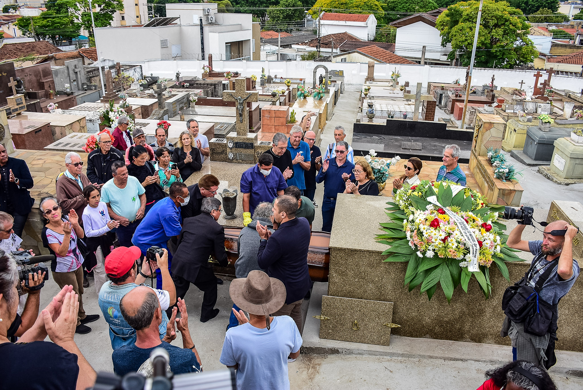 Enterro do corpo do apresentador Cid Moreira - Foto: Will Dias / Brazil News