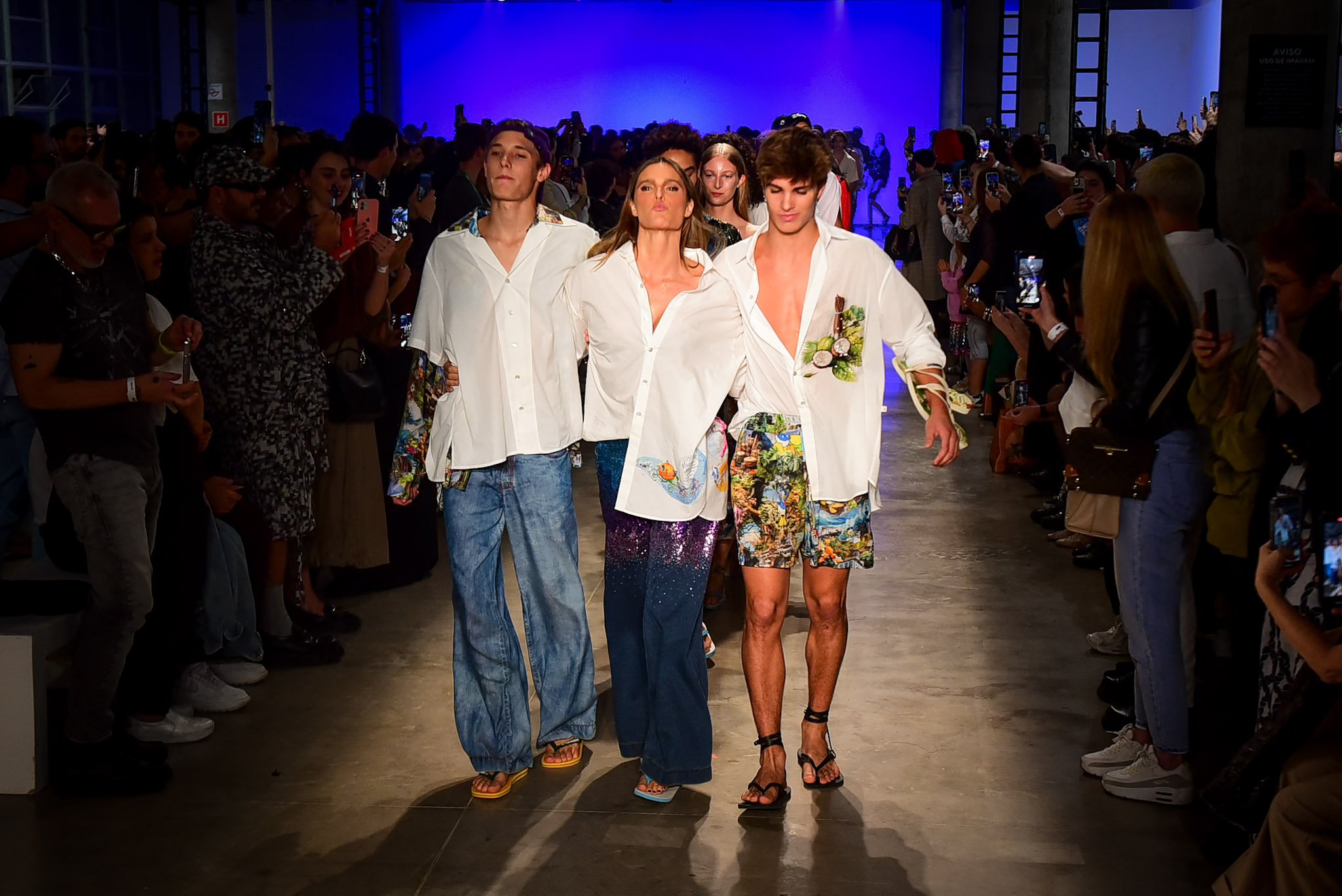 Fernanda Lima com os filhos no SPFW