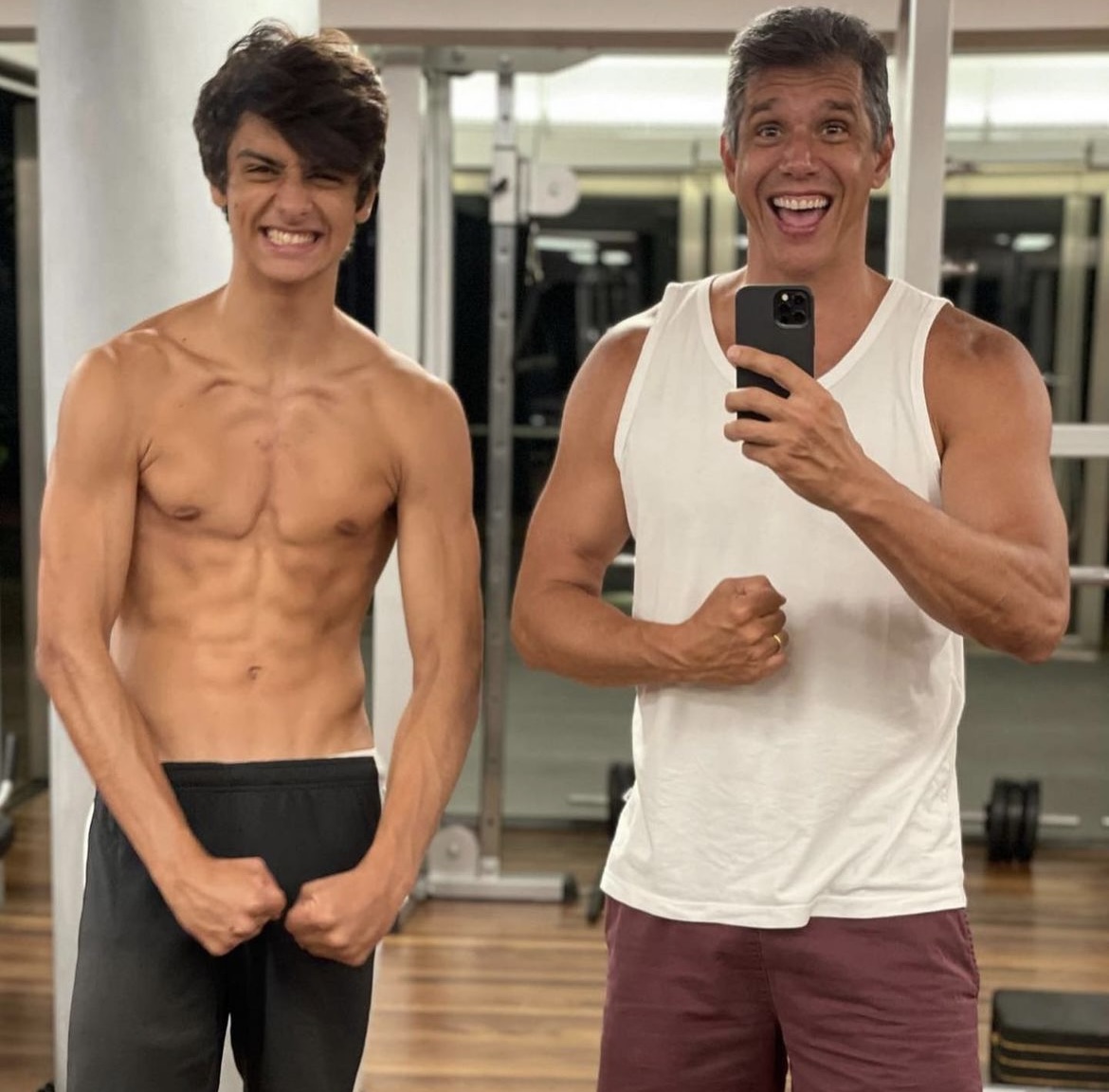 Márcio Garcia se exercitando com o filho Pedro - Reprodução/Instagram/oficialmarciogarcia