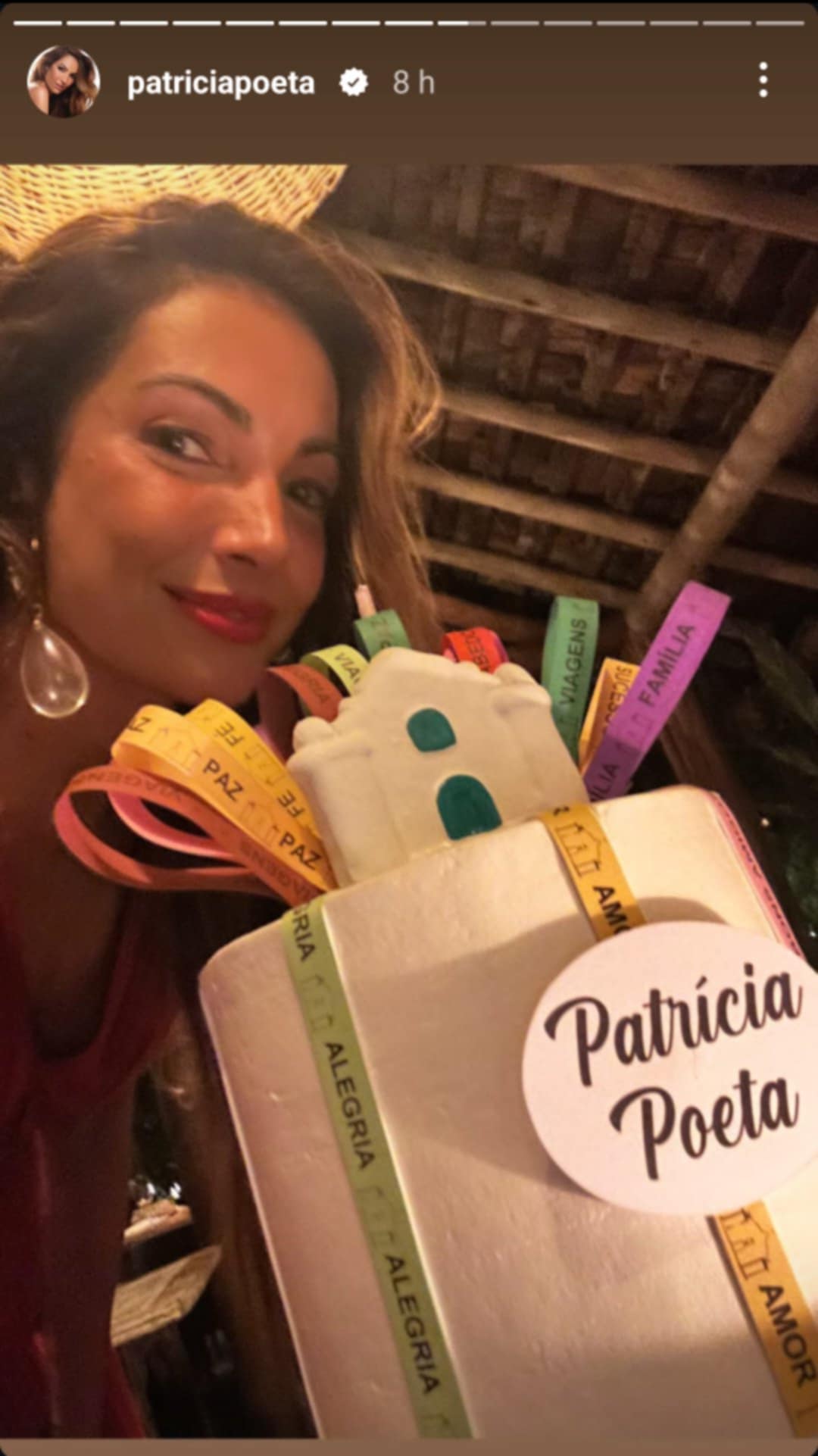 Patrícia Poeta mostra bolo aniversário