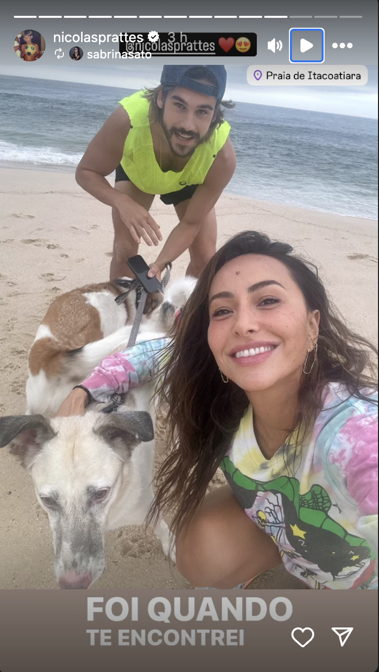 Sabrina Sato mostra foto com Nicolas Prattes na praia