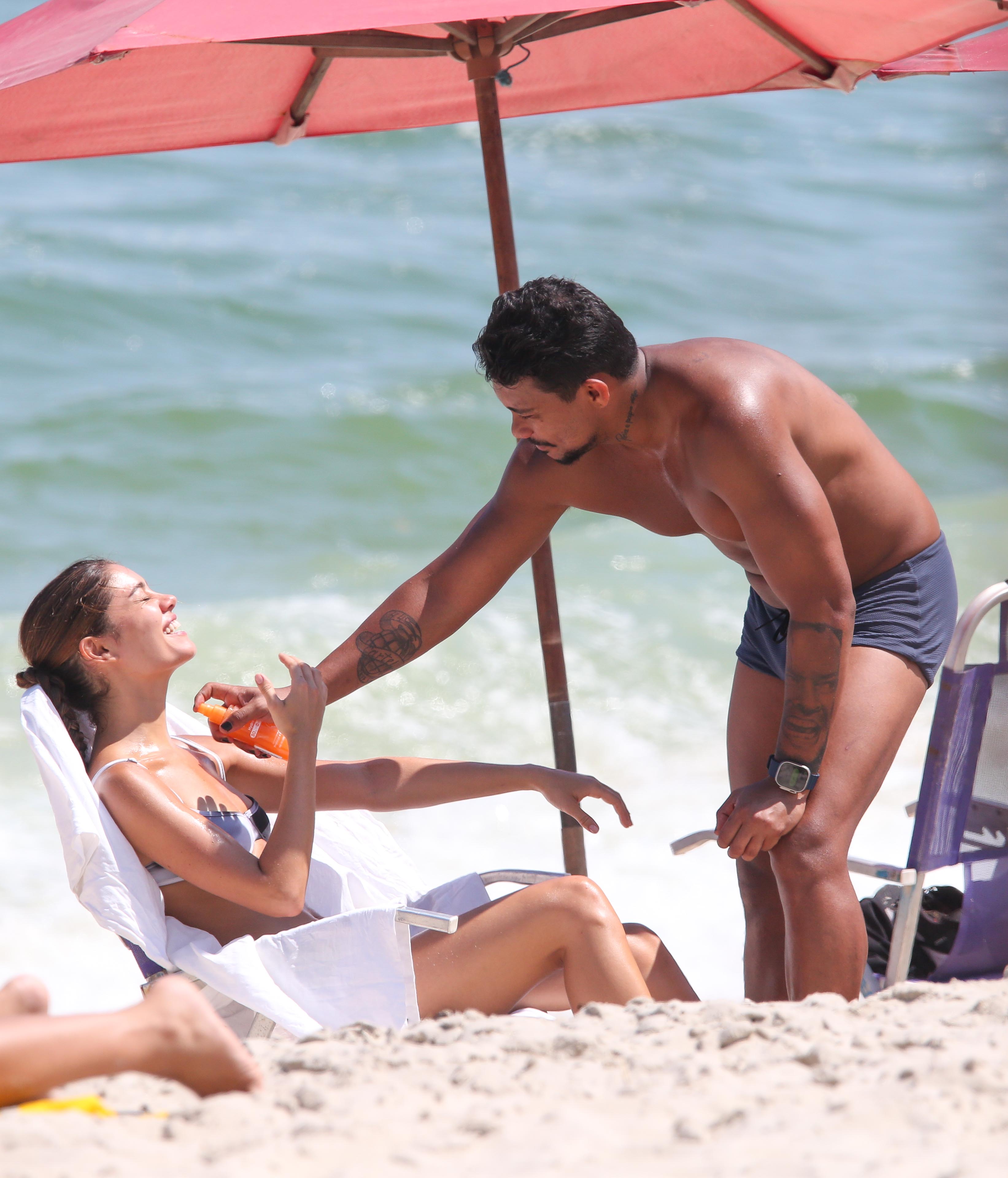 Sophie Charlotte e Xamã na praia