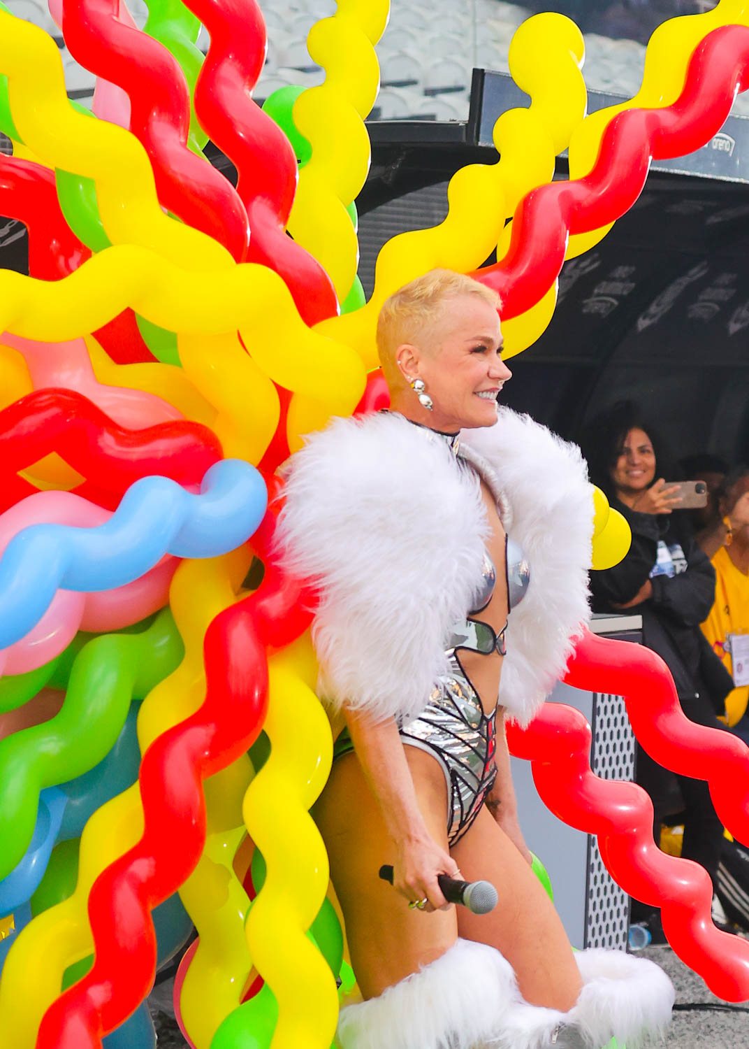 Xuxa Meneghel no show do intervalo no Futebol da Esperança - Foto: Brazil News