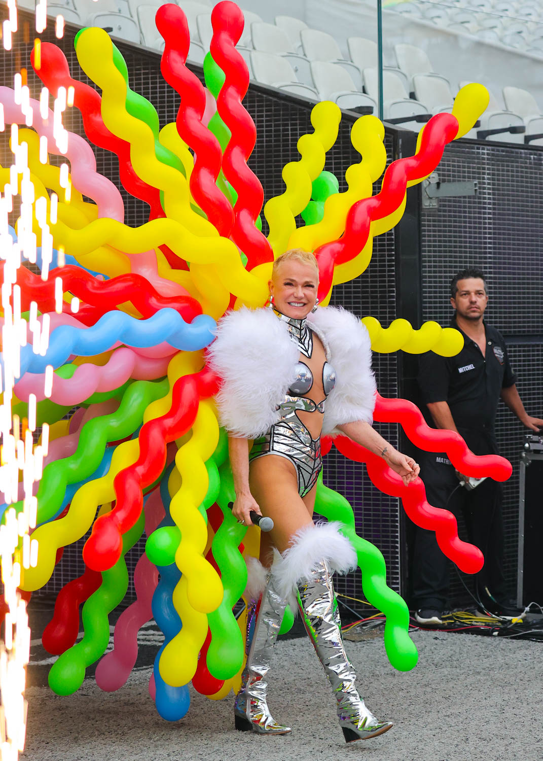 Xuxa Meneghel no show do intervalo no Futebol da Esperança - Foto: Brazil News