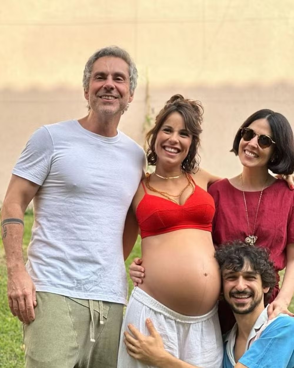 Ravel Andrade com Andréia Horta em encontro com os amigos Alexandre Nero e Karen Brusttolin — Foto: Reprodução/Instagram