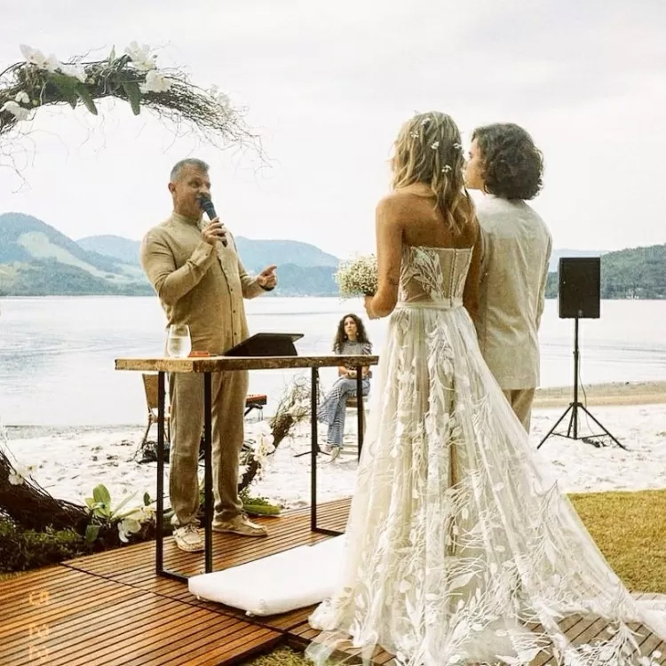 Casamento de Sasha Meneghel e João Lucas foi celebrado pelo apóstolo Rina - Foto: Reprodução / Instagram