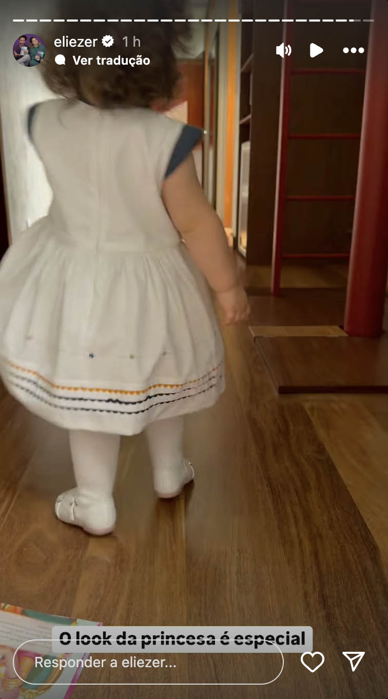 Eliezer mostra o look da filha, Lua, para conhecer o irmão