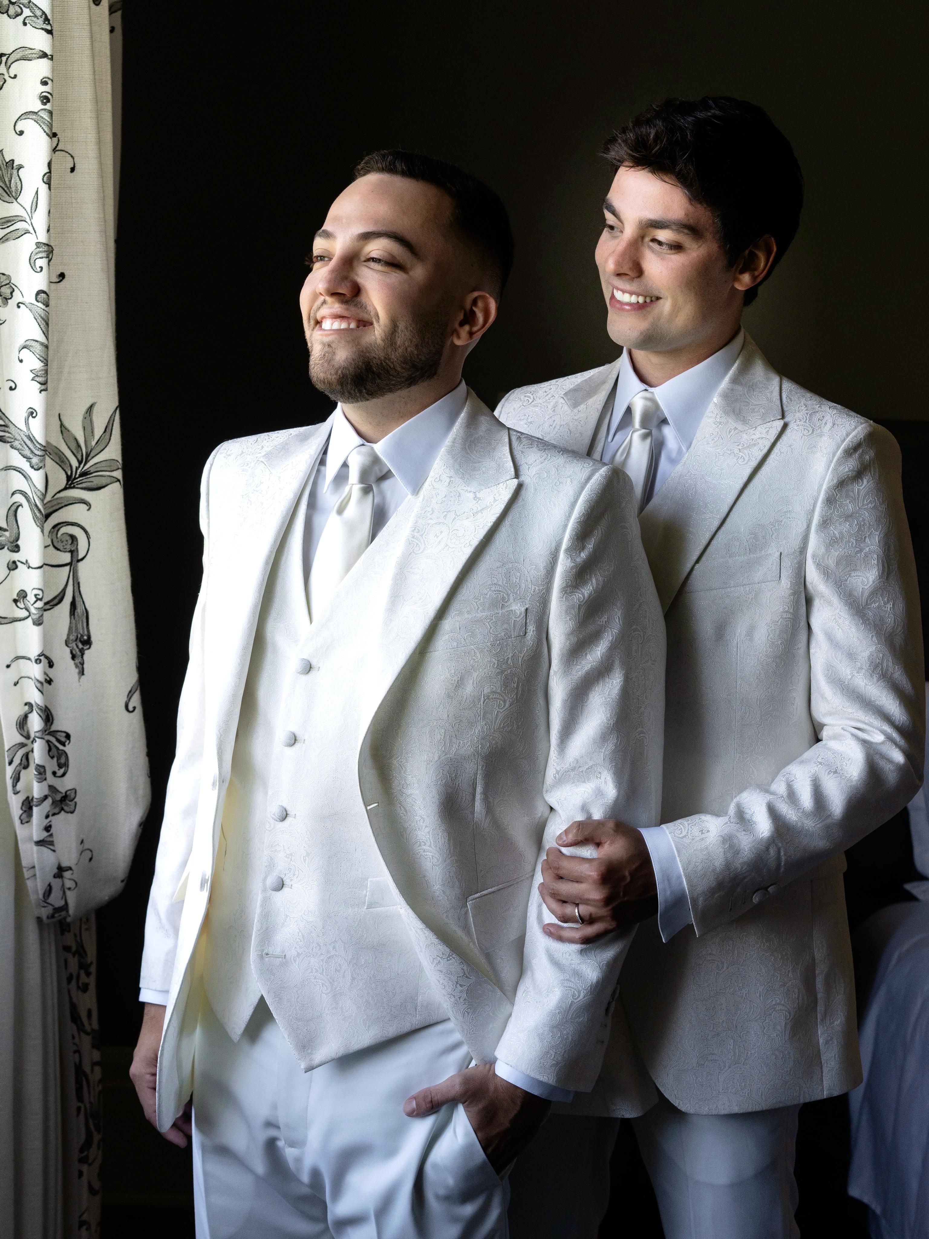 Lucas Rangel e Lucas Bley mostram seus looks para o casamento - Foto: Anna Quast e Ricky Arruda