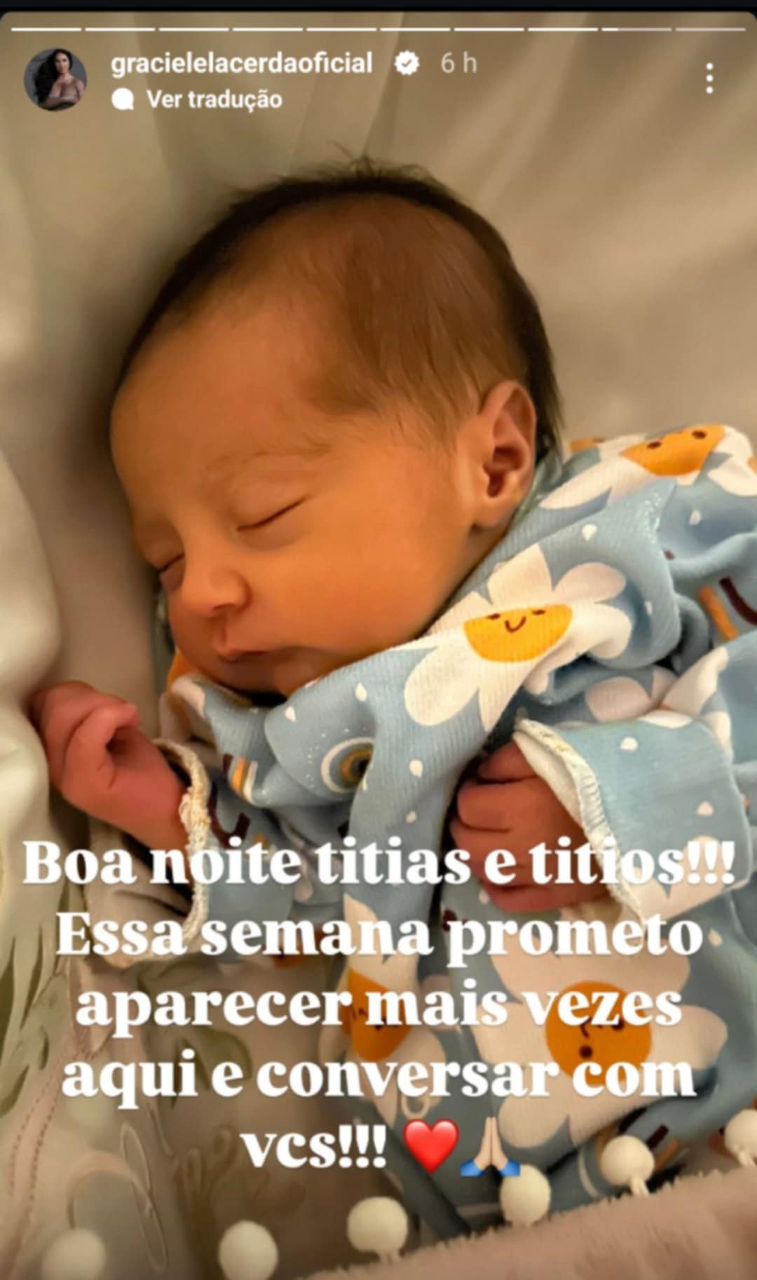 Graciele Lacerda exibe Clara em casa