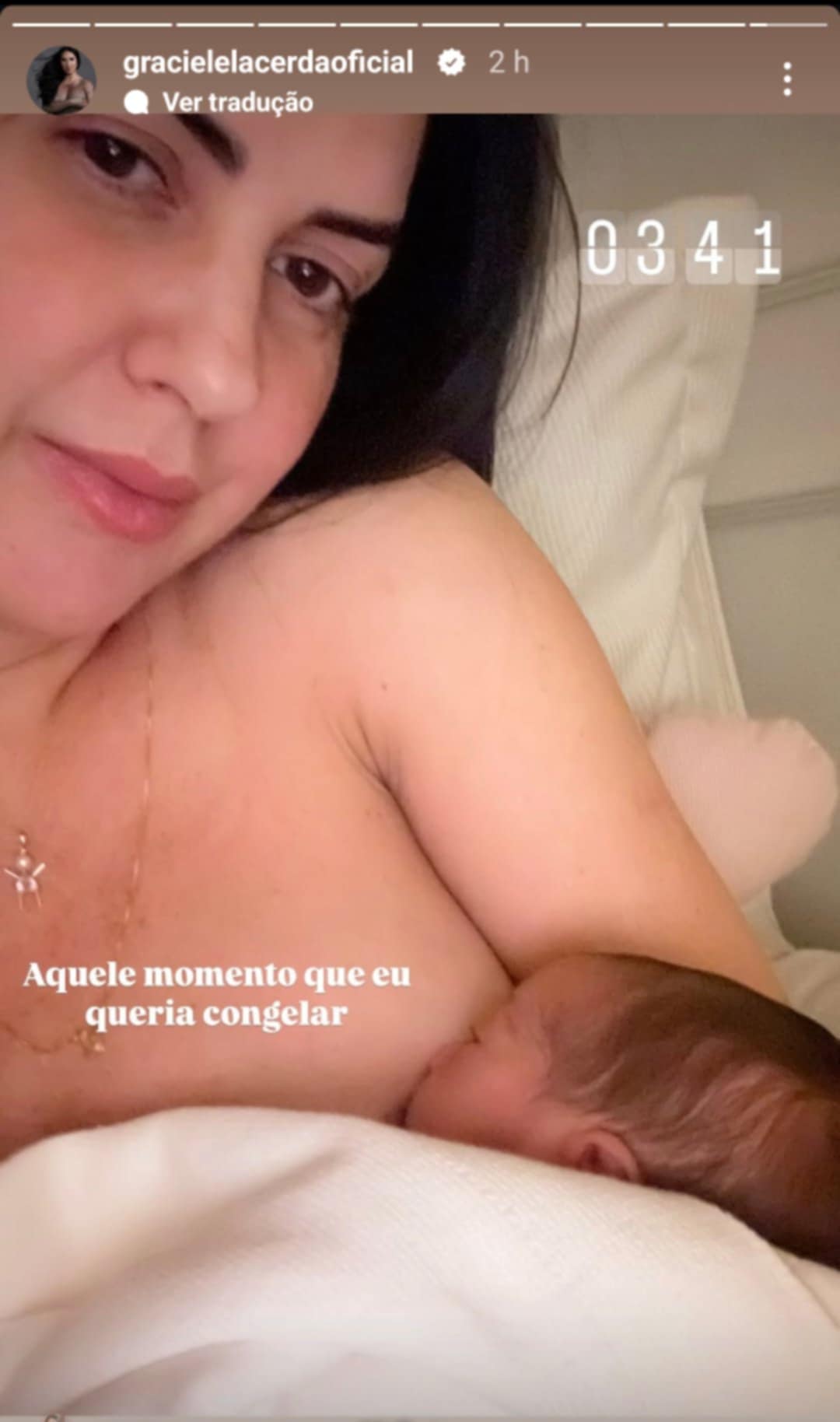 Graciele Lacerda exibe Clara em casa