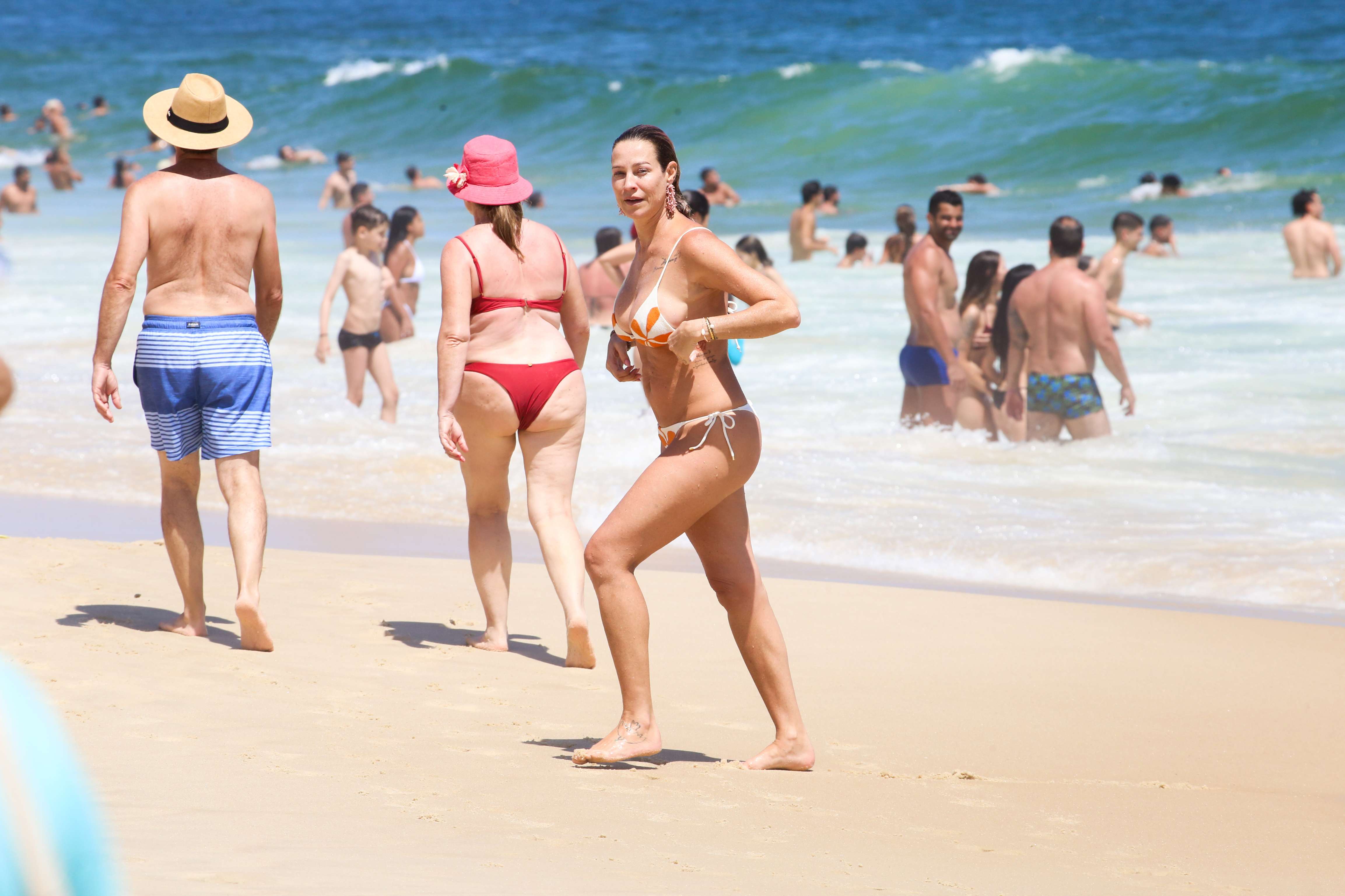 Luana Piovani na praia de Ipanema, no Rio de Janeiro