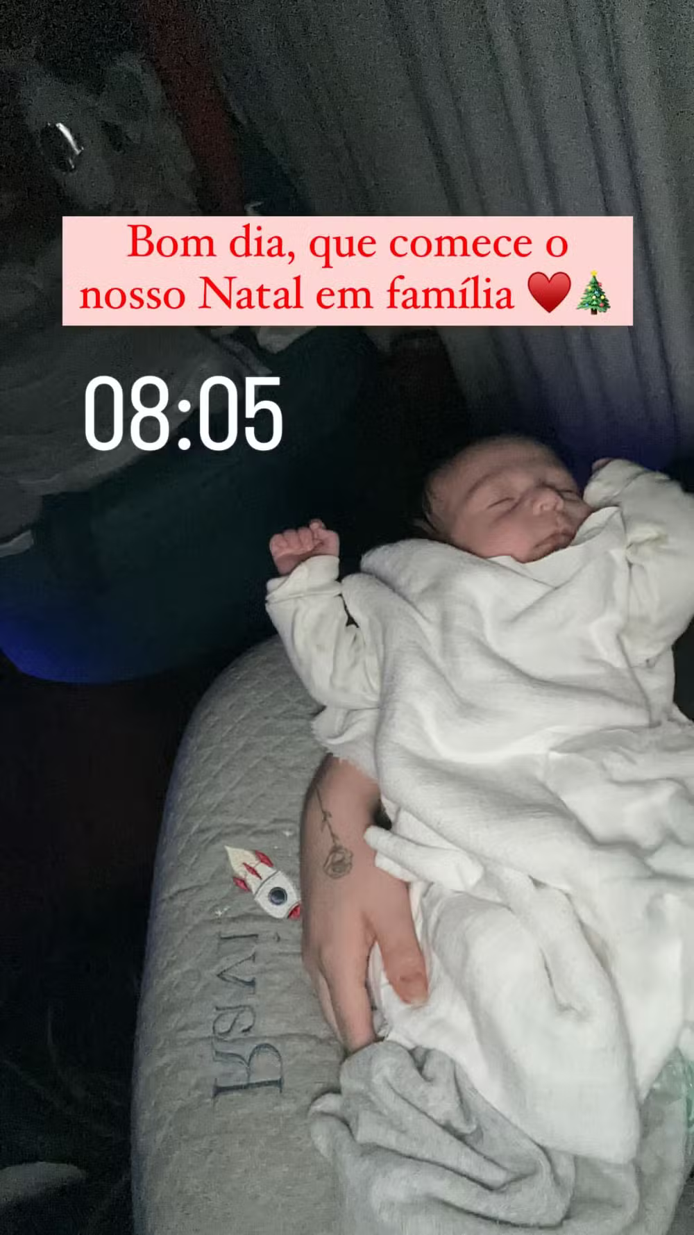 Viih Tube celebra Natal com Ravi em casa após internação