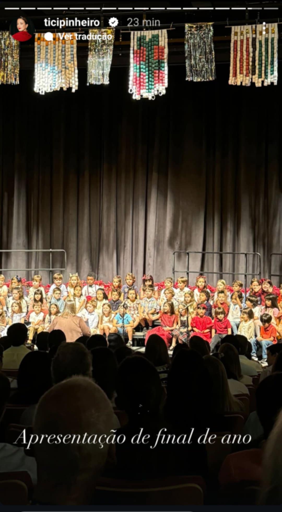 Ticiane Pinheiro e César Tralli vão à festa de fim de ano da filha na escola