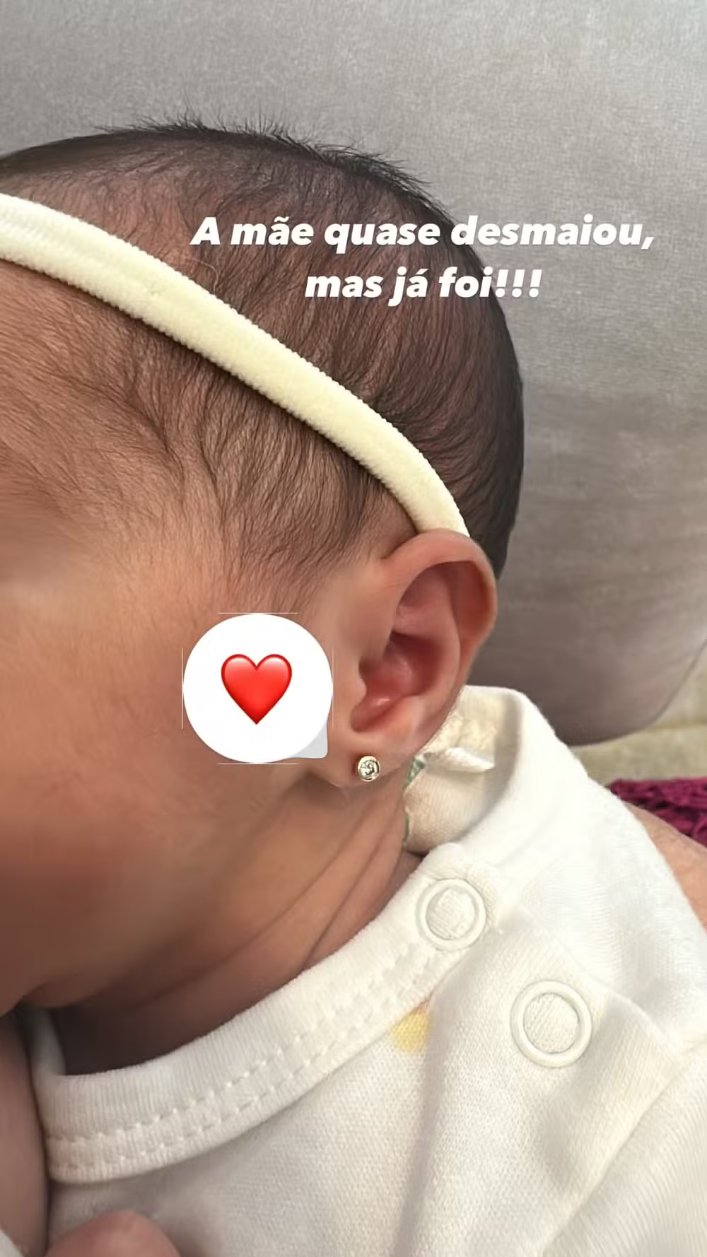 Clara é a primeira filha de Graciele Lacerda e a quarta de Zezé Di Camargo