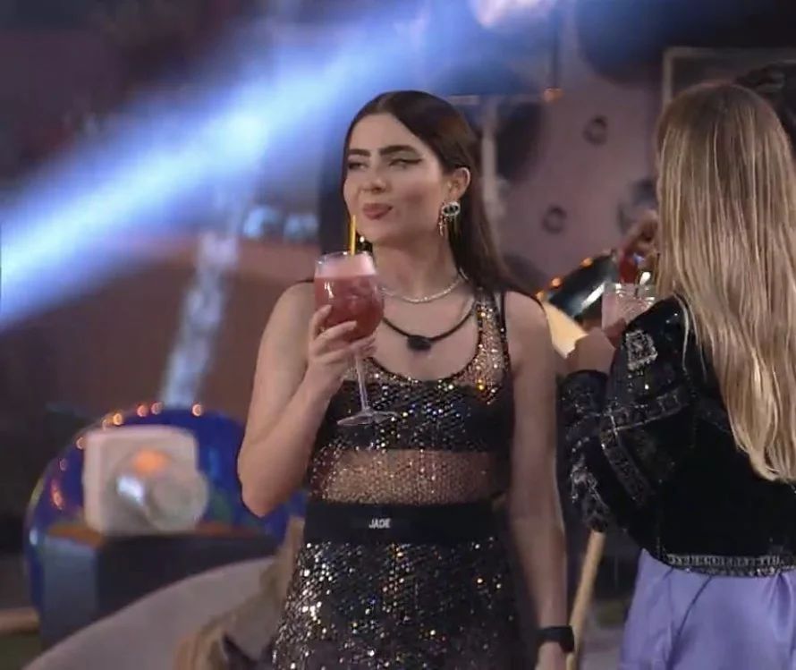 Jade Picon usa look de 990 reais em festa do BBB