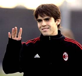 Kaká oferece uniforme do Milan em leilão...