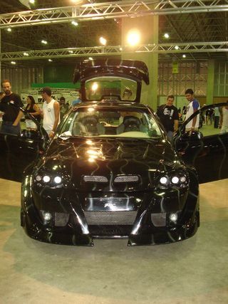 Feira de carros no Riocentro.