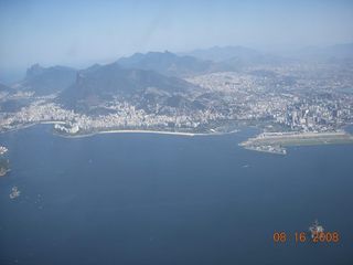 Vista do Rio de Janeiro tirada do avião.