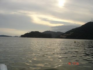 No barco indo para a Ilha de CARAS.